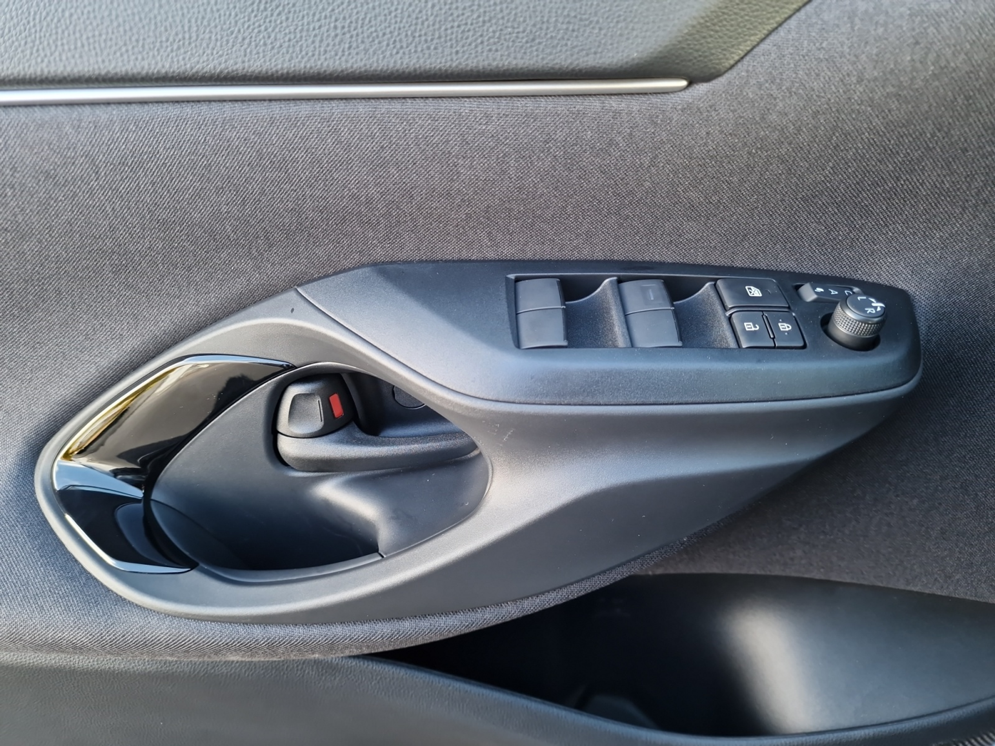 listing desktop thumbnail image 12