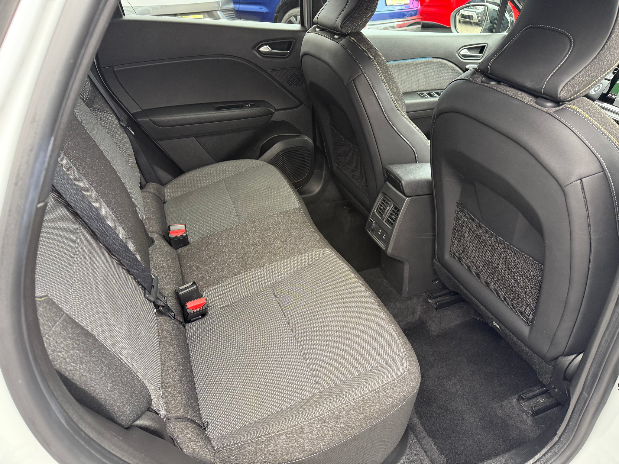 listing desktop thumbnail image 11