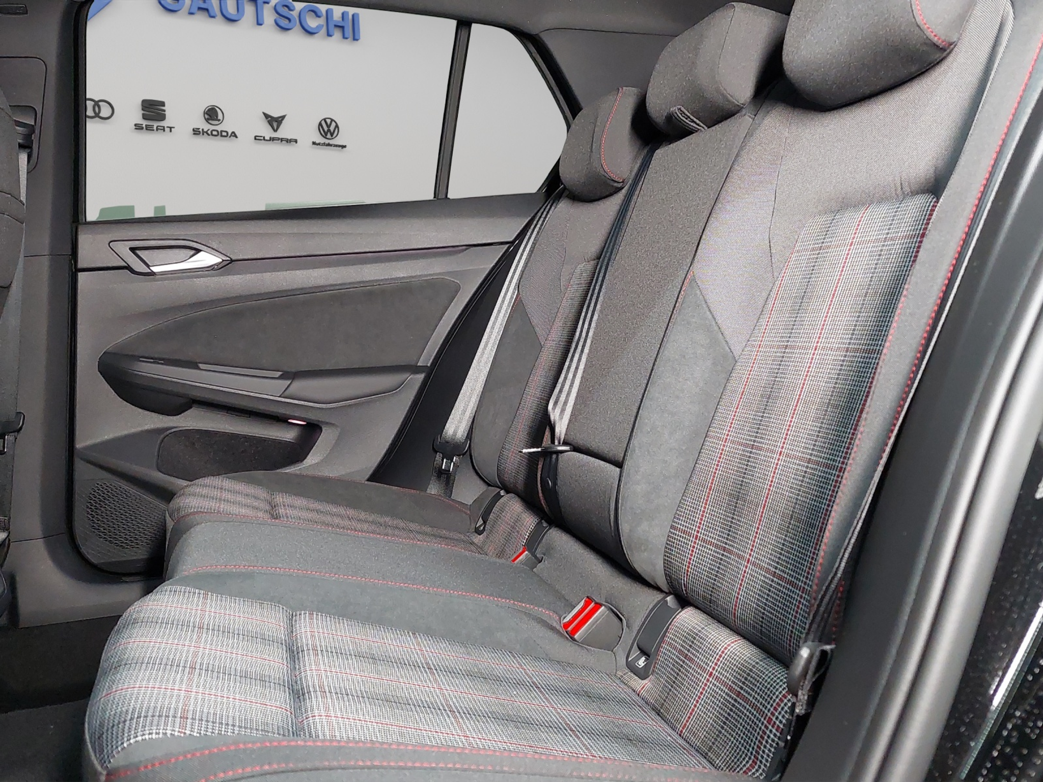 listing desktop thumbnail image 8