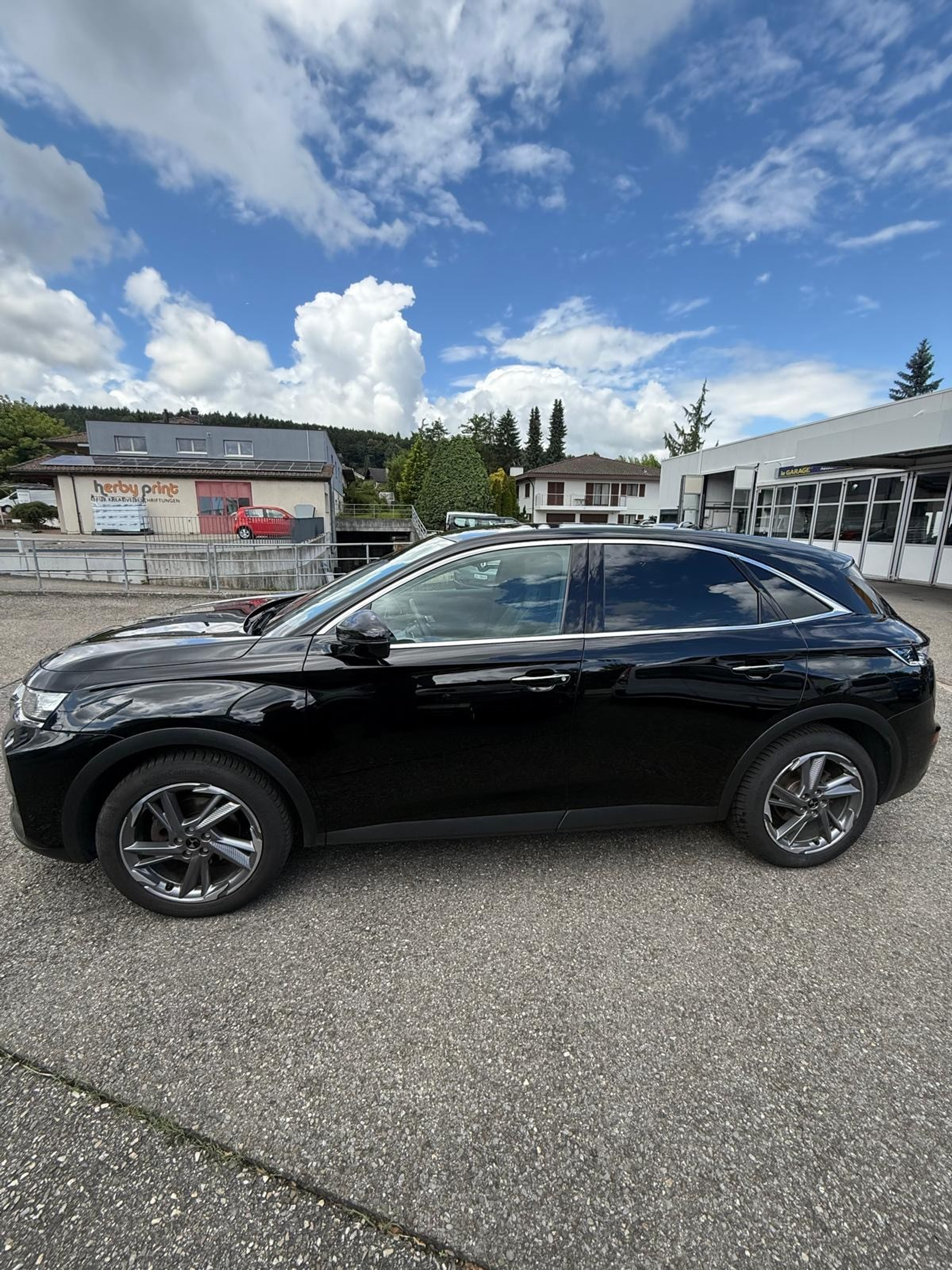 listing desktop thumbnail image 2