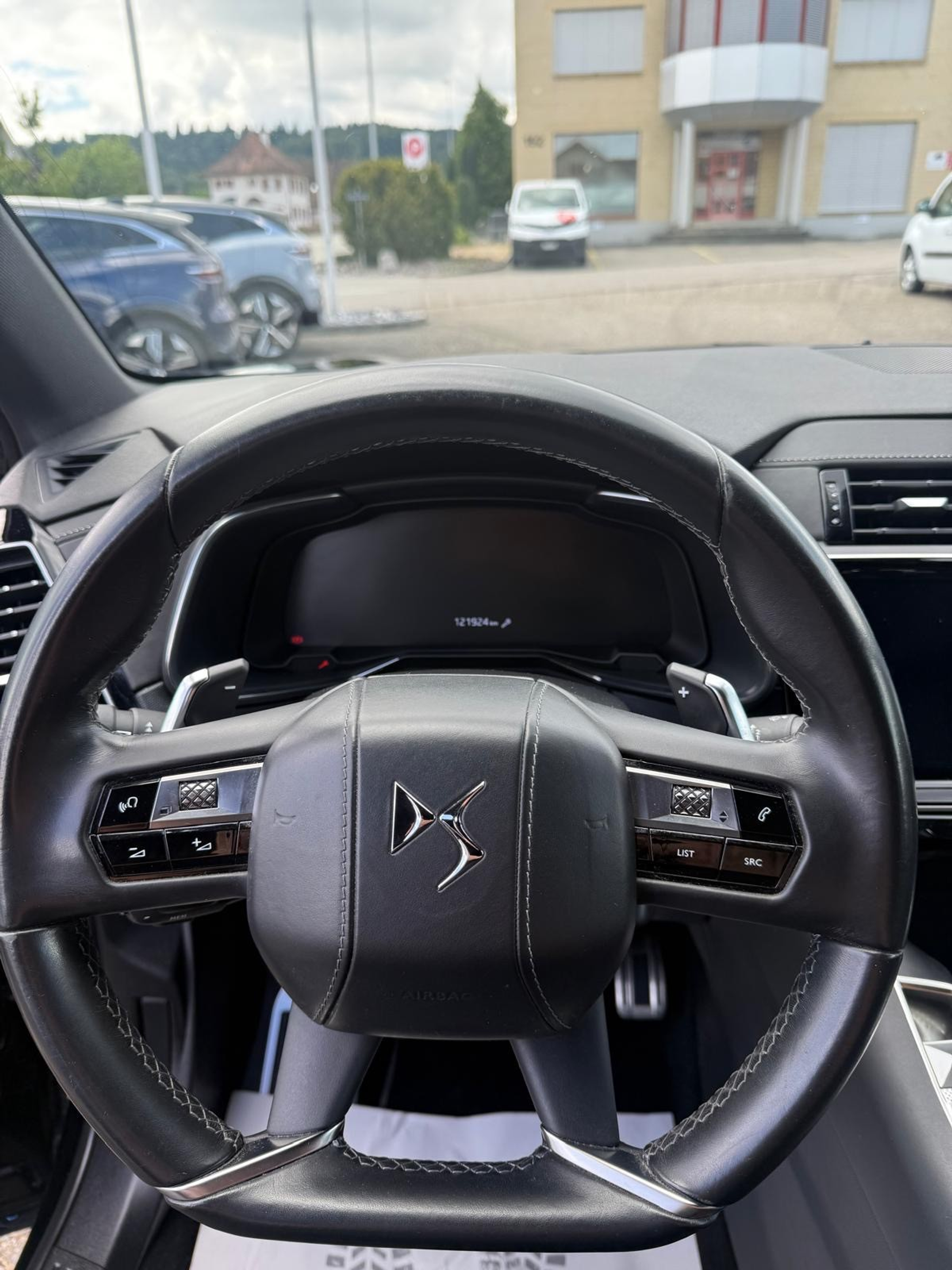 listing desktop thumbnail image 12