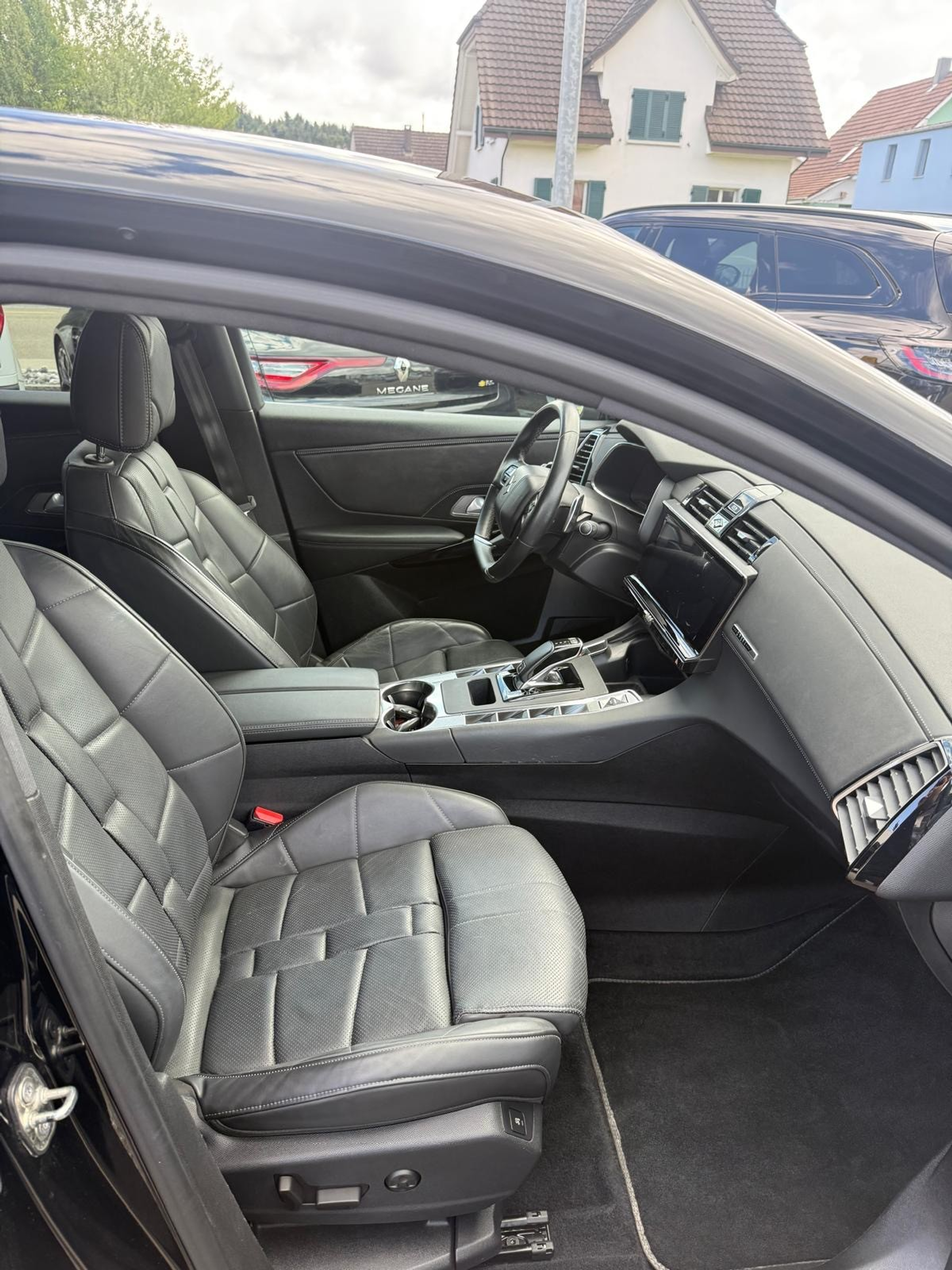 listing desktop thumbnail image 10