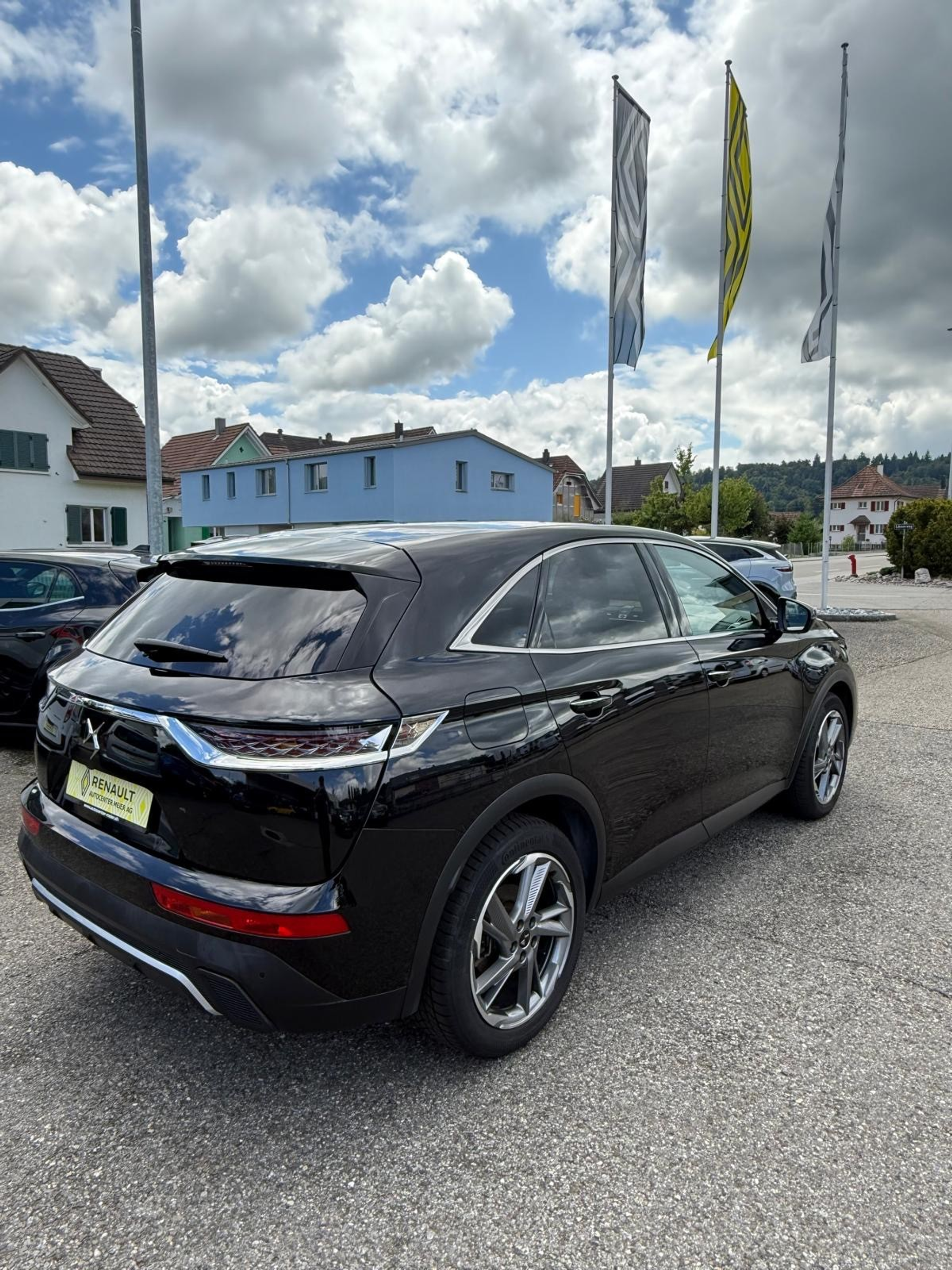 listing desktop thumbnail image 5