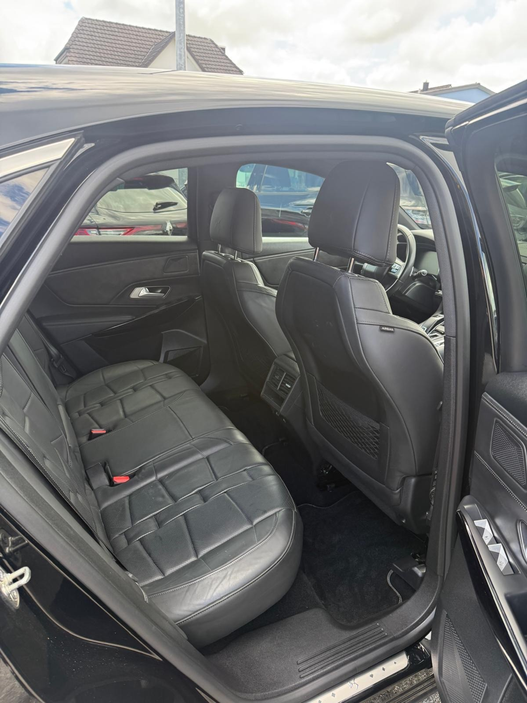 listing desktop thumbnail image 11