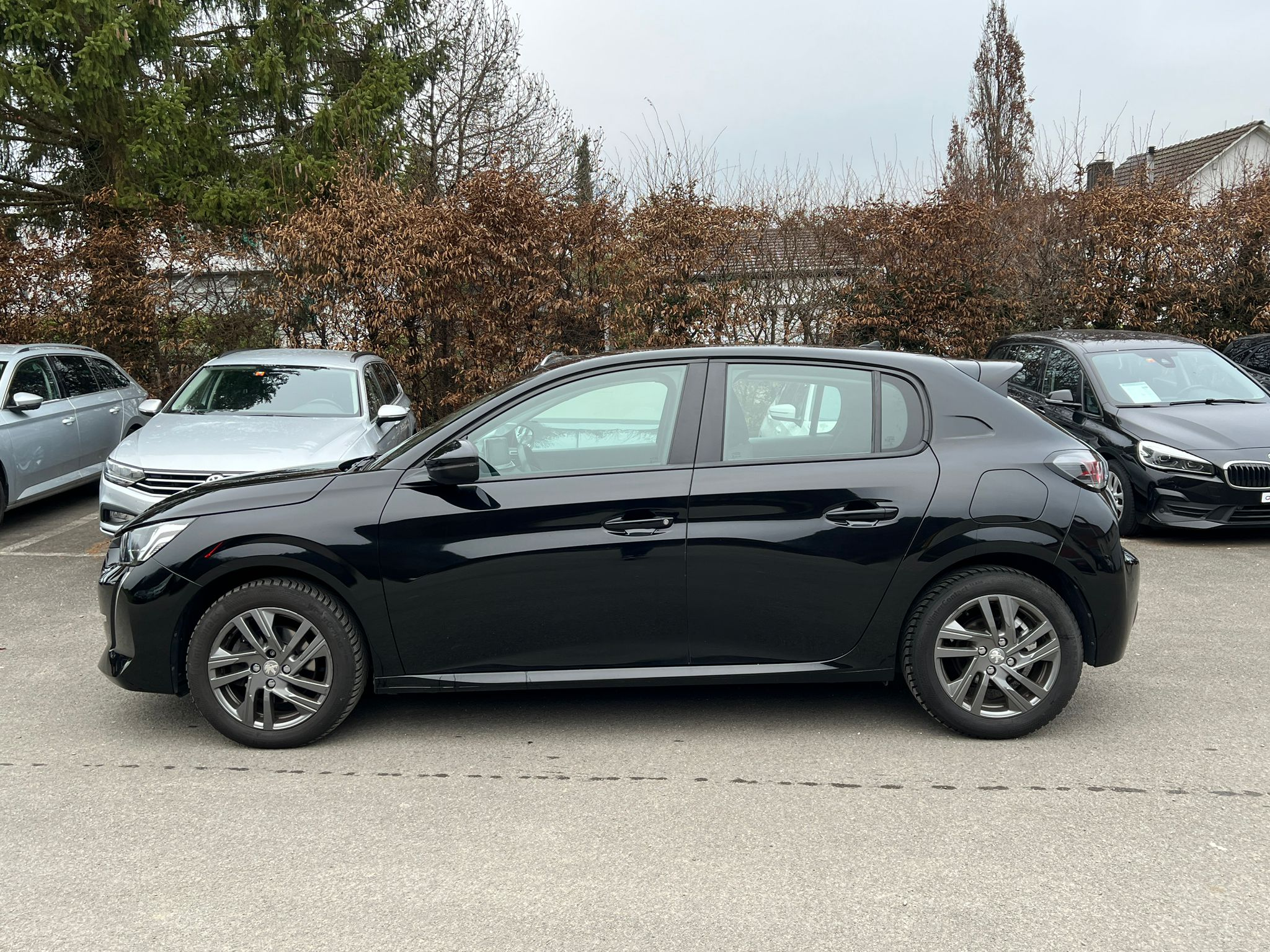 listing desktop thumbnail image 3