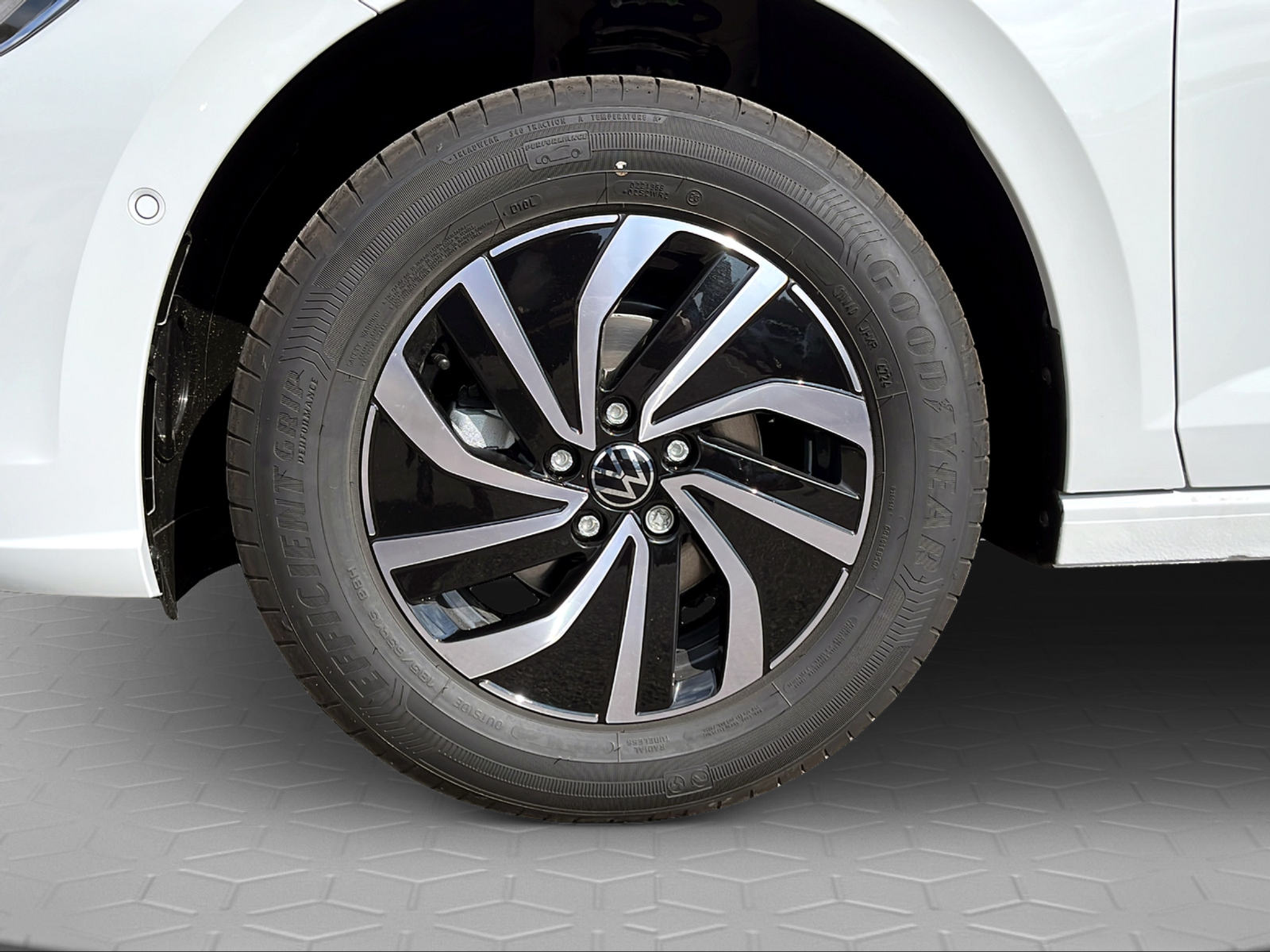 listing desktop thumbnail image 5