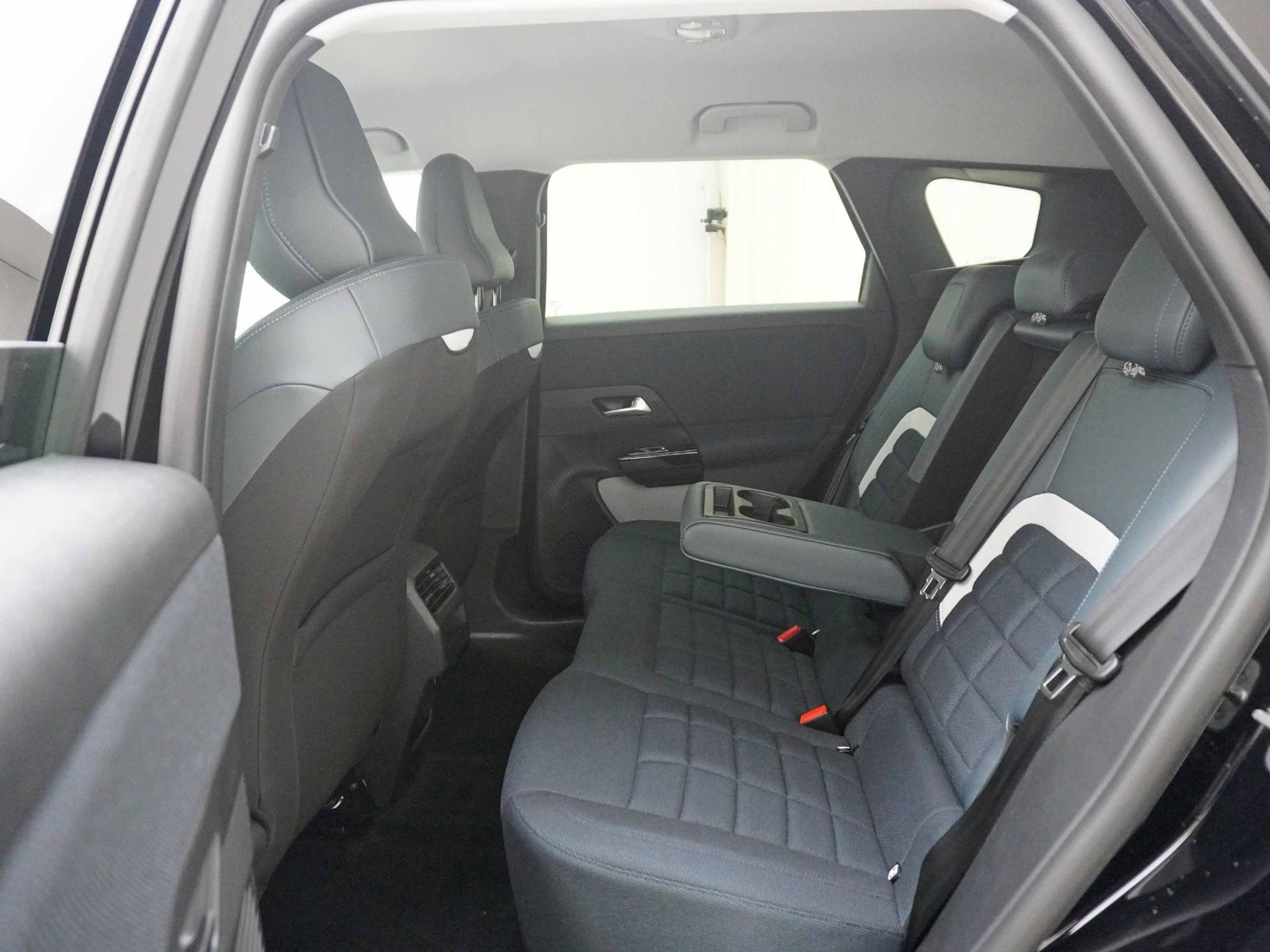 listing desktop thumbnail image 17