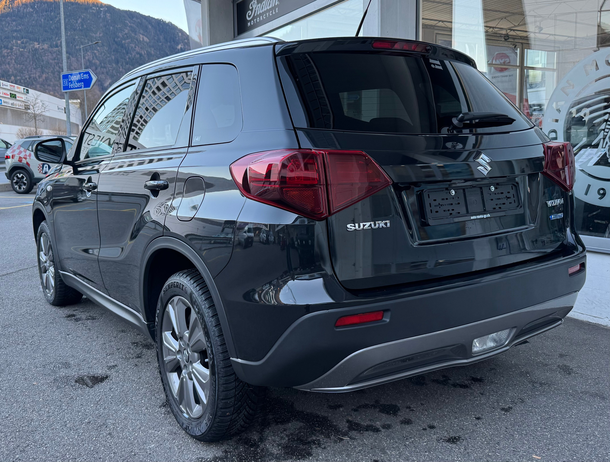 listing desktop thumbnail image 3