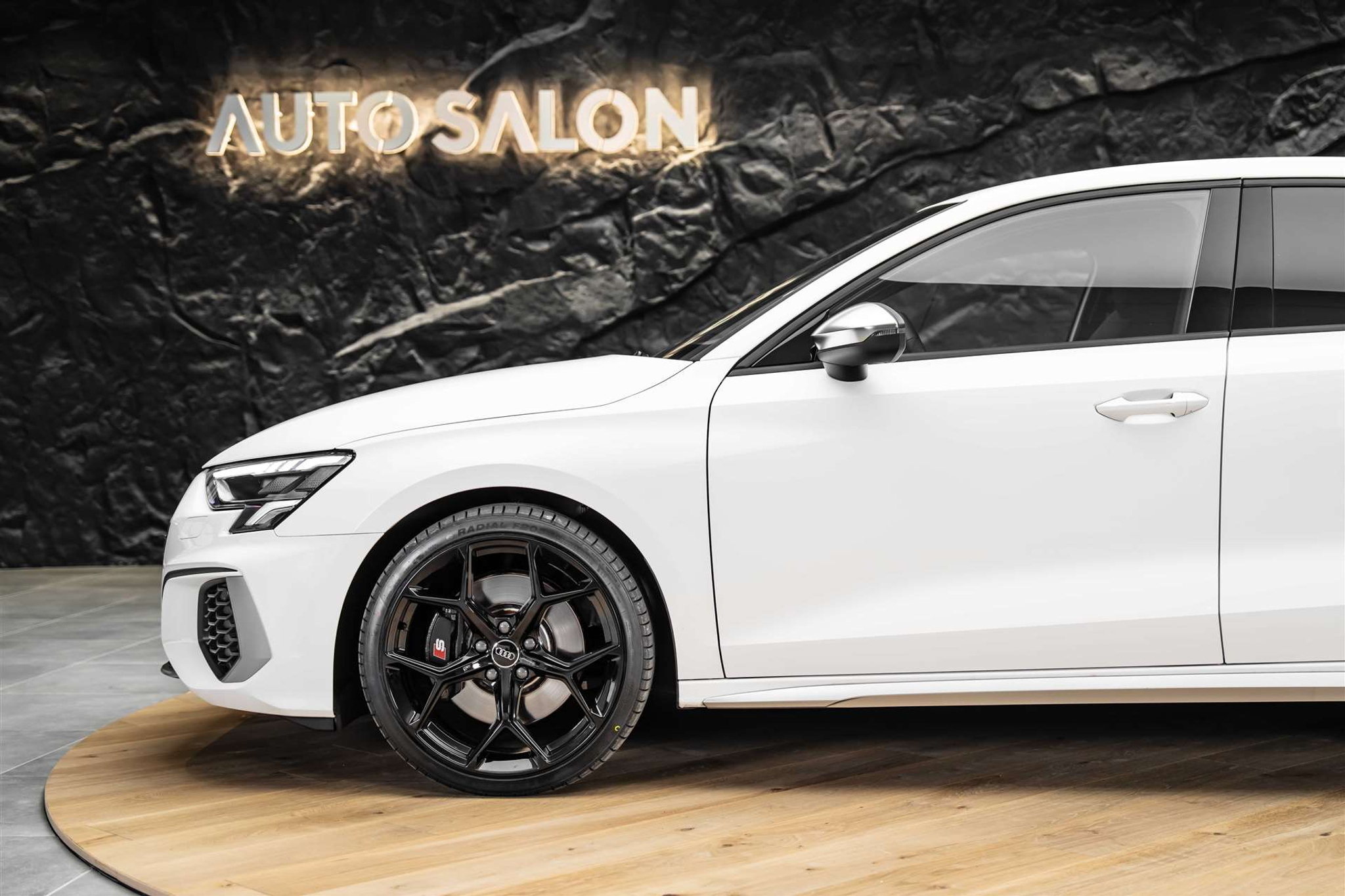 listing desktop thumbnail image 16