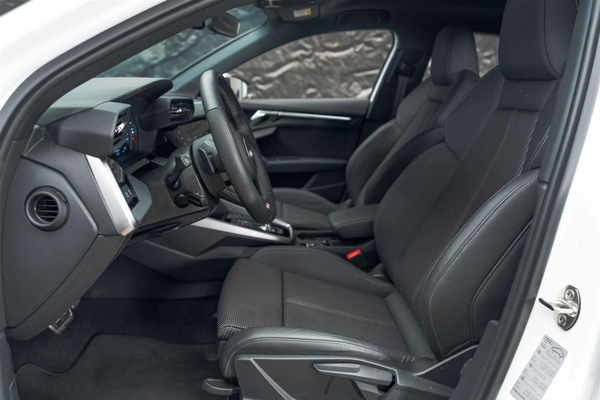 listing desktop thumbnail image 8