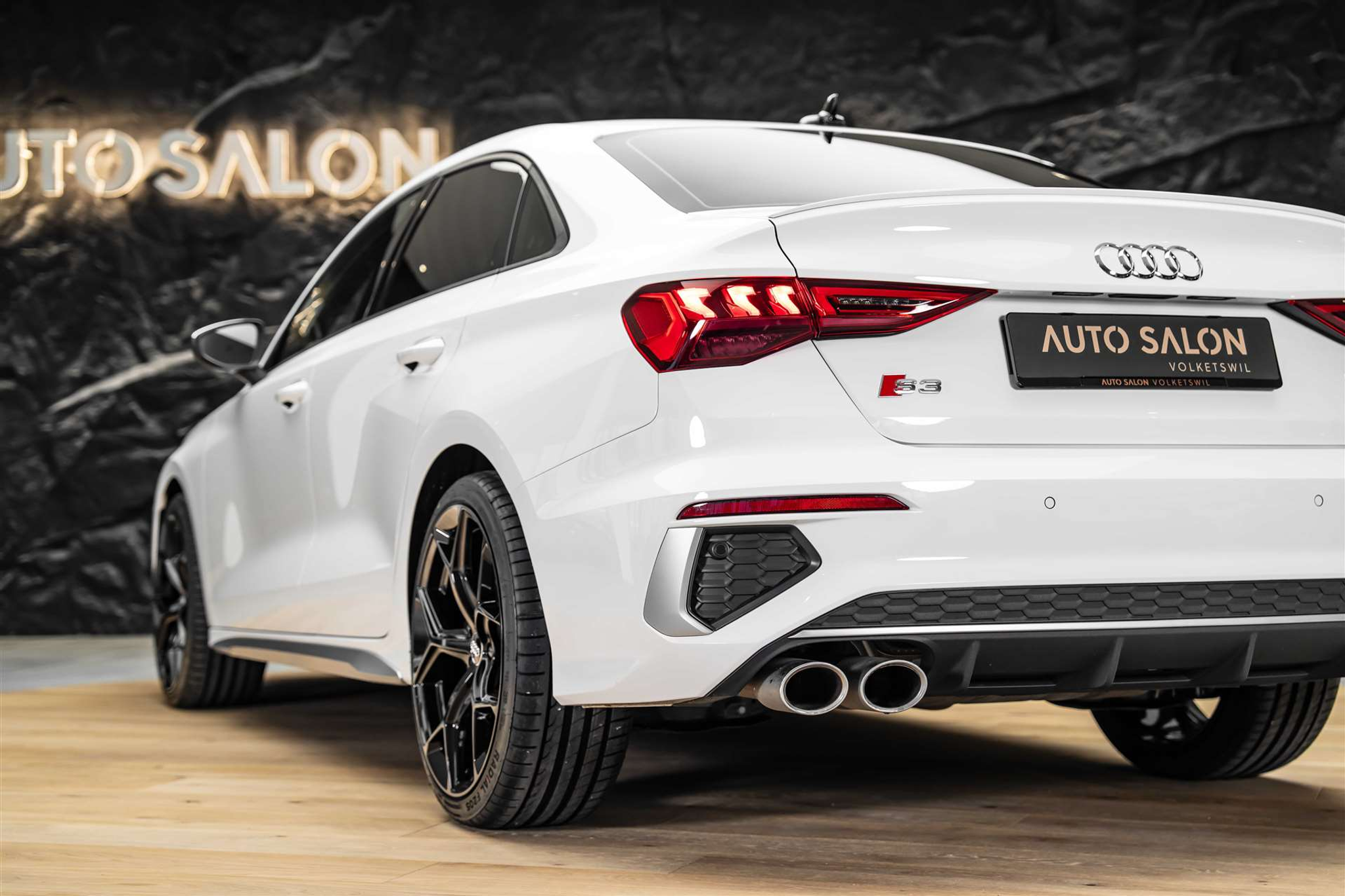 listing desktop thumbnail image 19