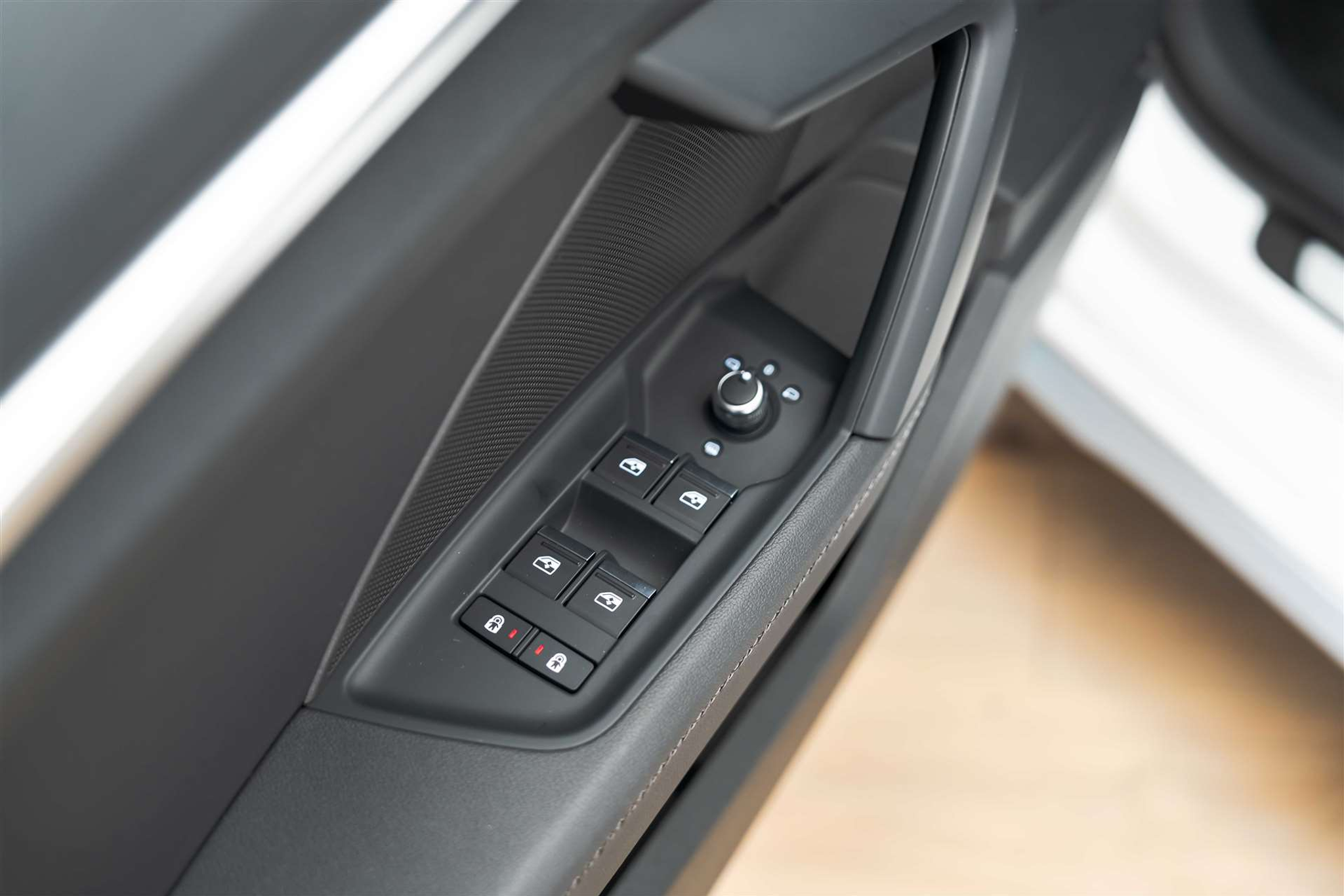 listing desktop thumbnail image 24