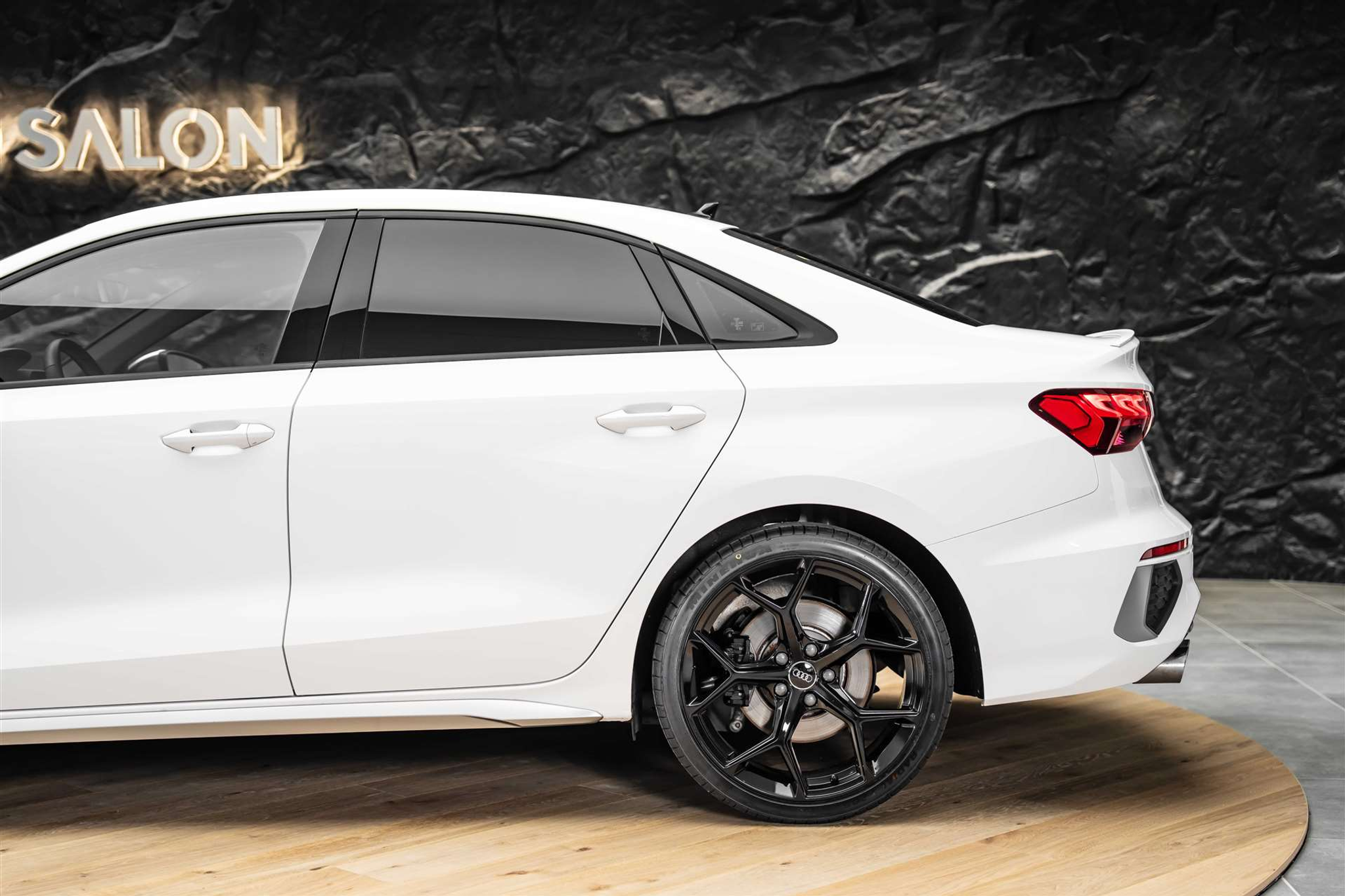 listing desktop thumbnail image 18