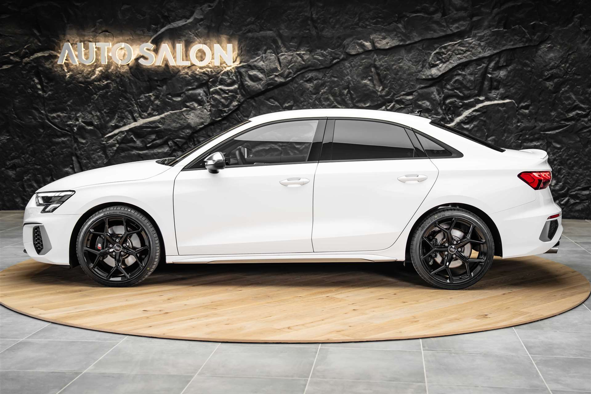 listing desktop thumbnail image 1