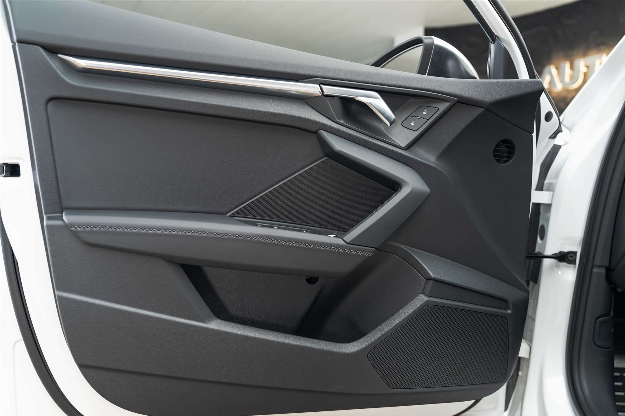 listing desktop thumbnail image 23