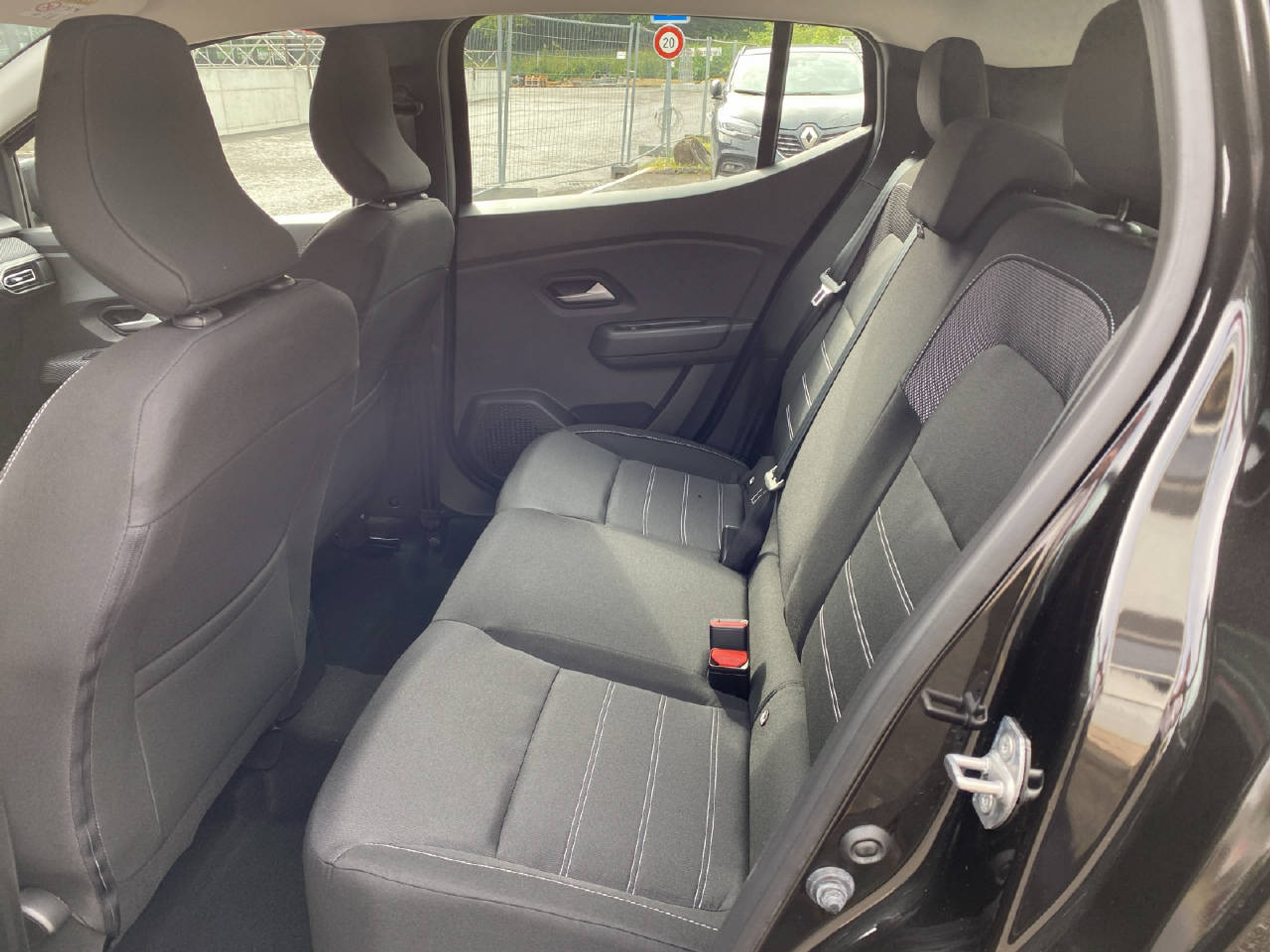 listing desktop thumbnail image 7