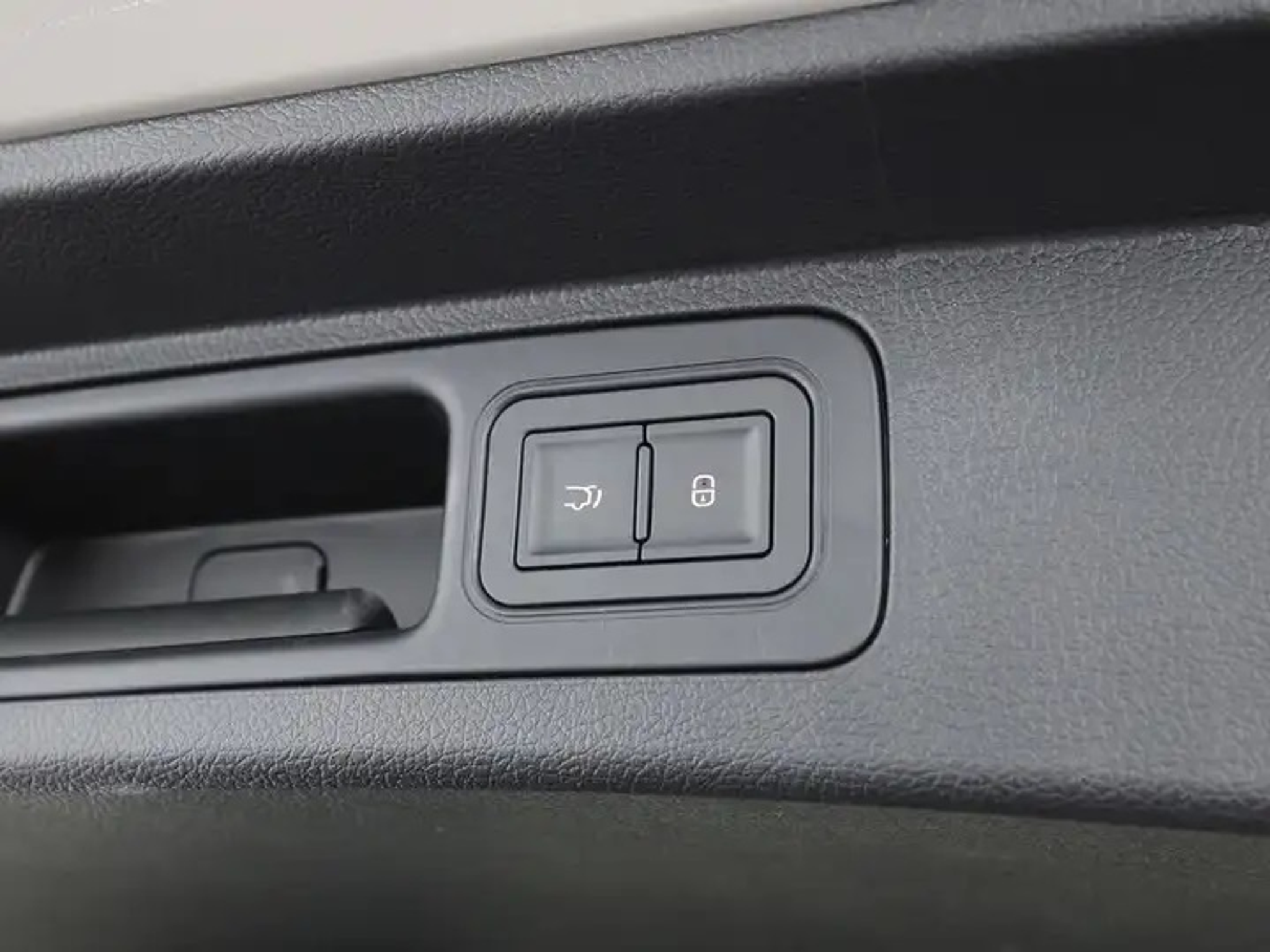 listing desktop thumbnail image 17