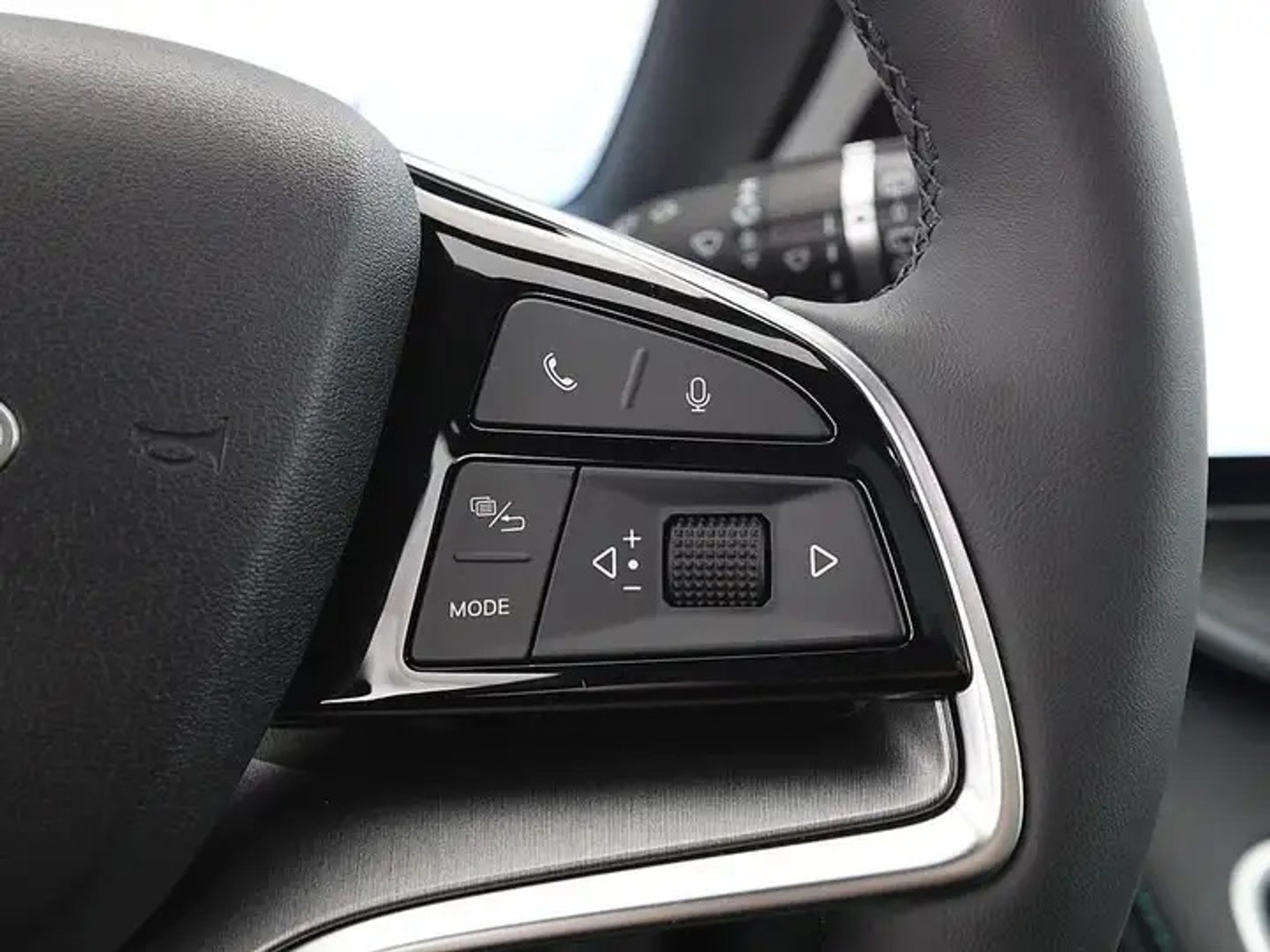 listing desktop thumbnail image 15