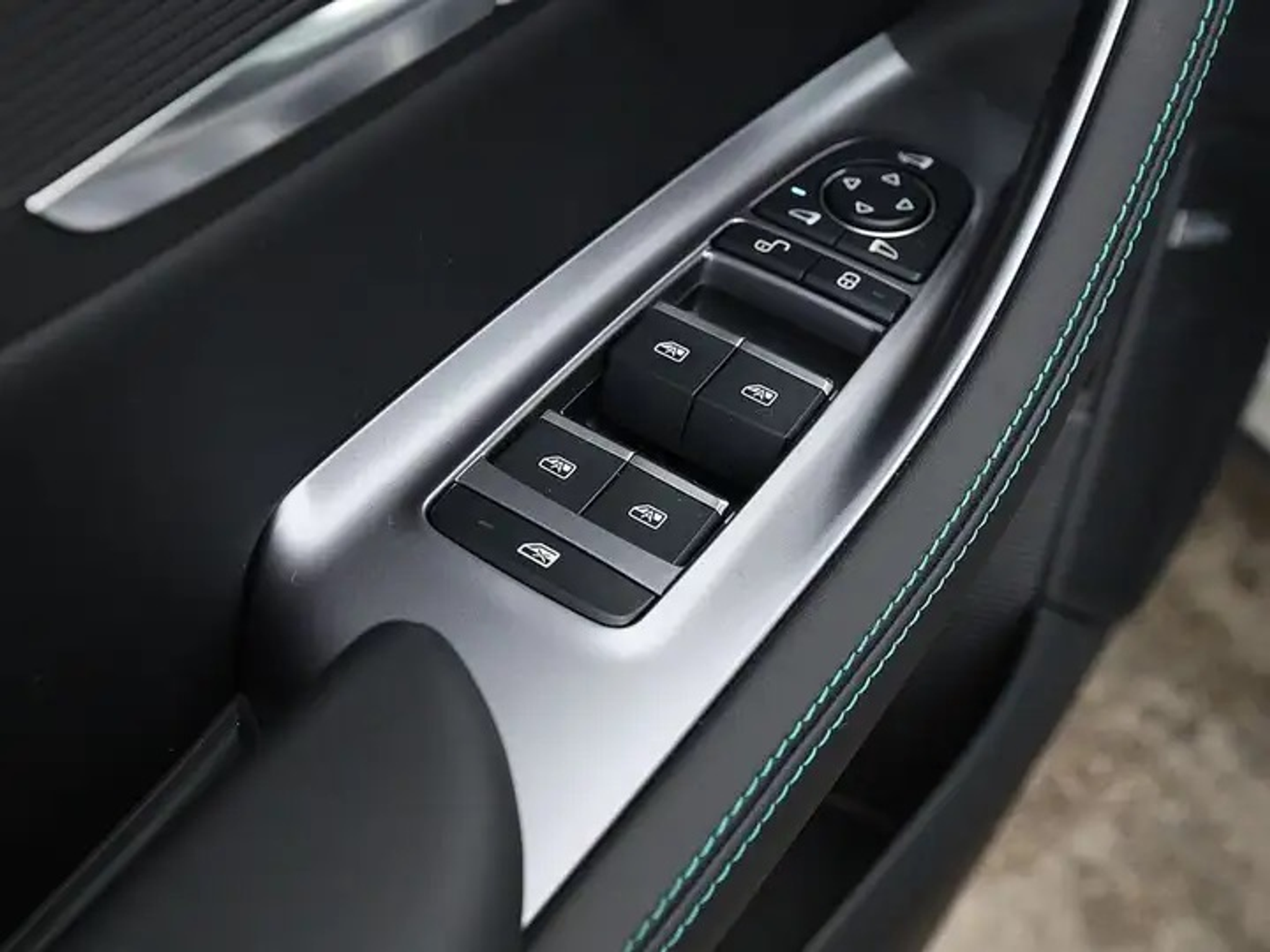 listing desktop thumbnail image 22