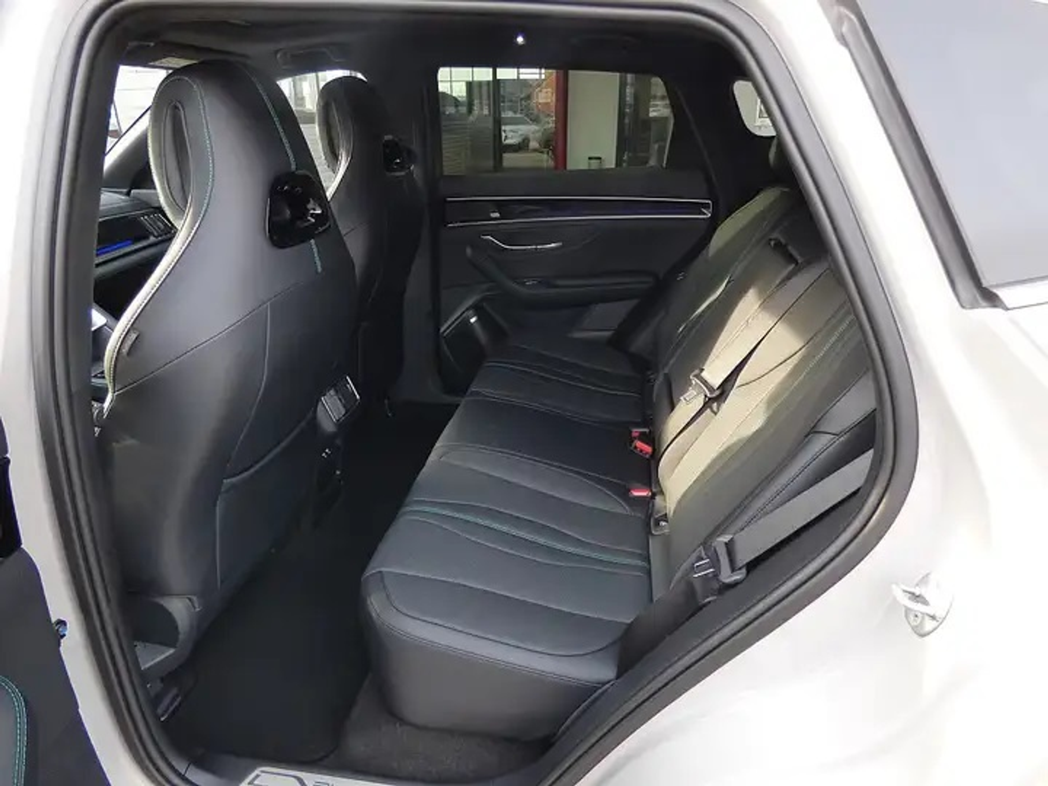 listing desktop thumbnail image 5