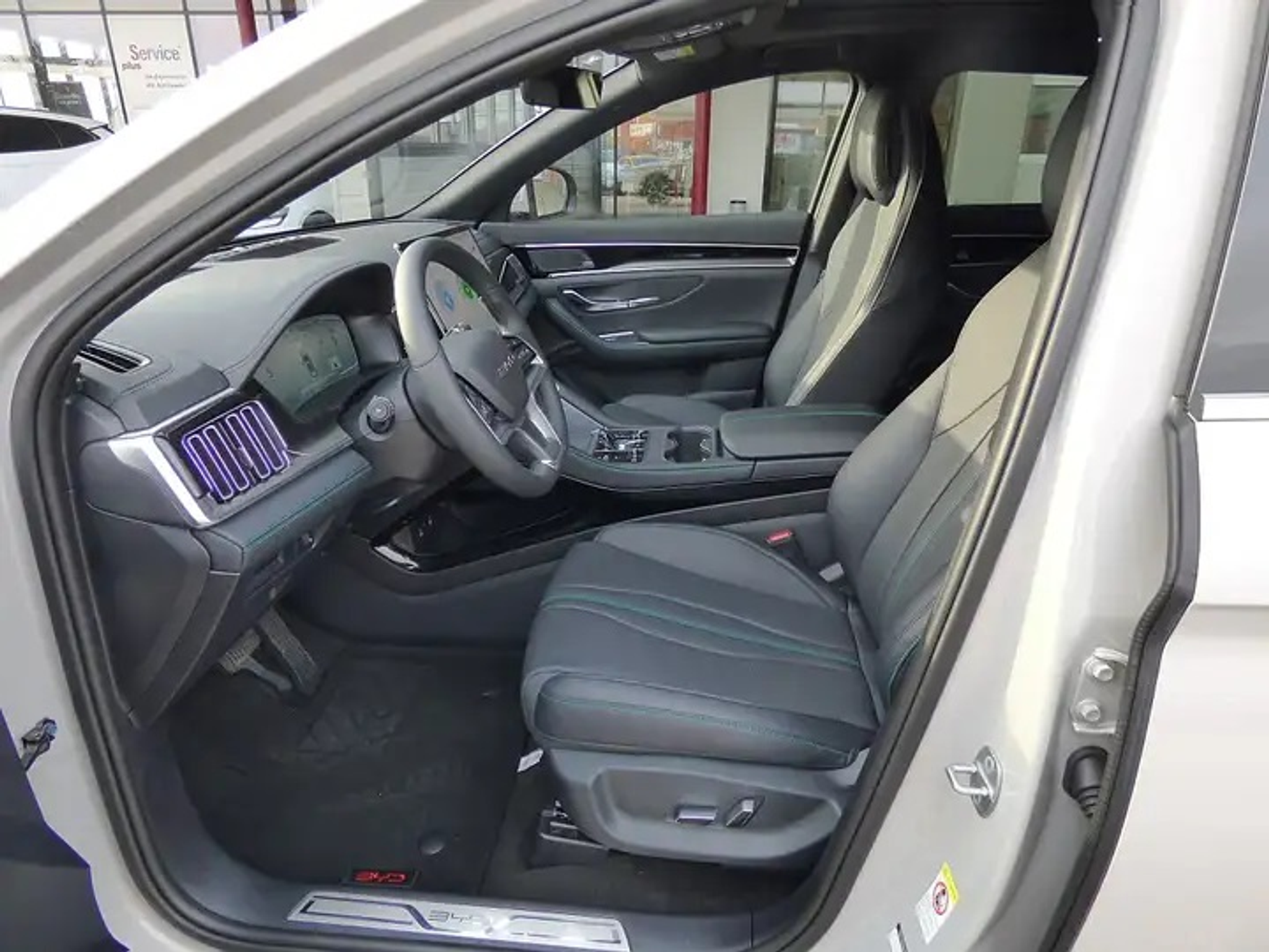 listing desktop thumbnail image 2