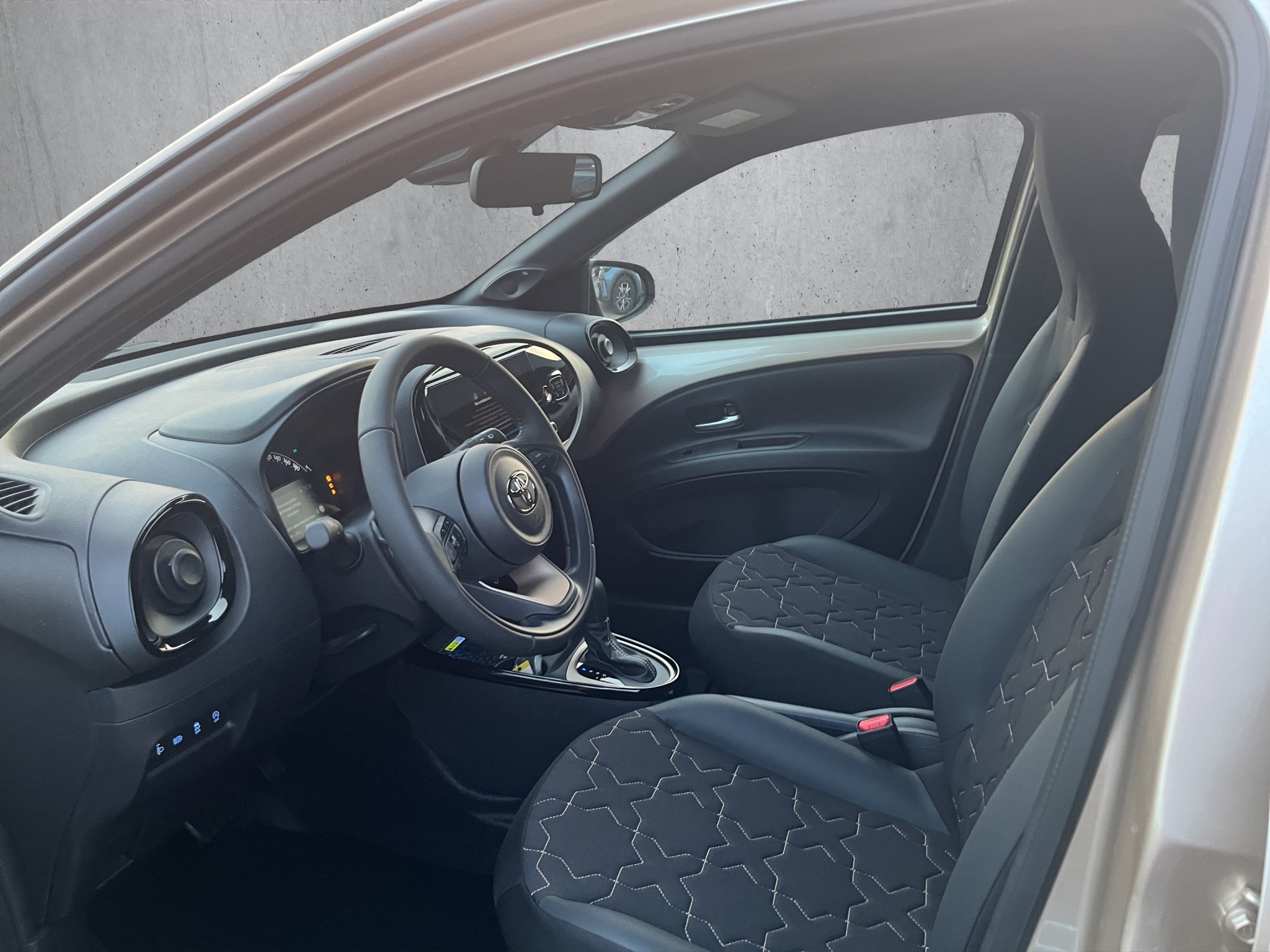 listing desktop thumbnail image 6