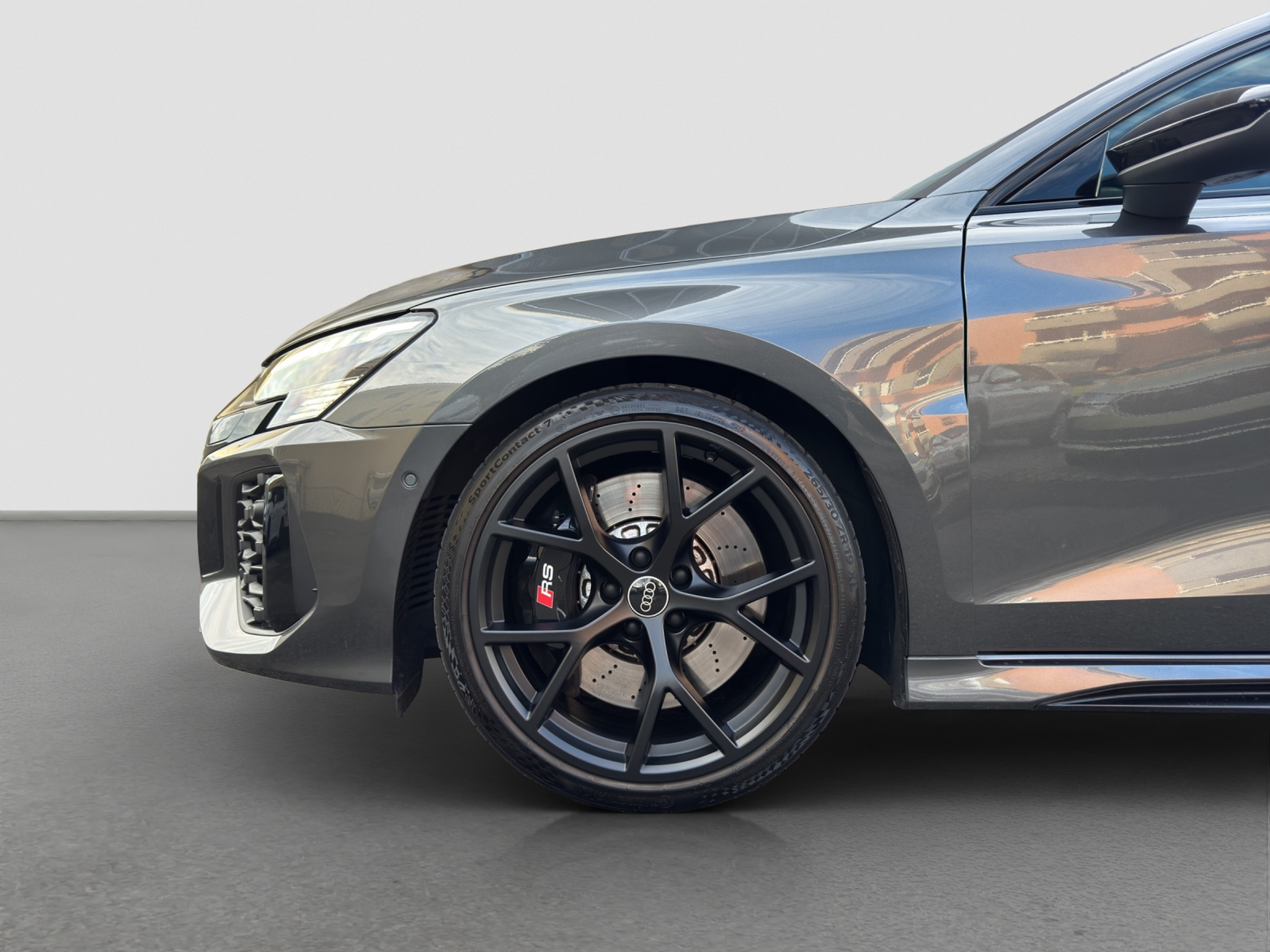 listing desktop thumbnail image 4