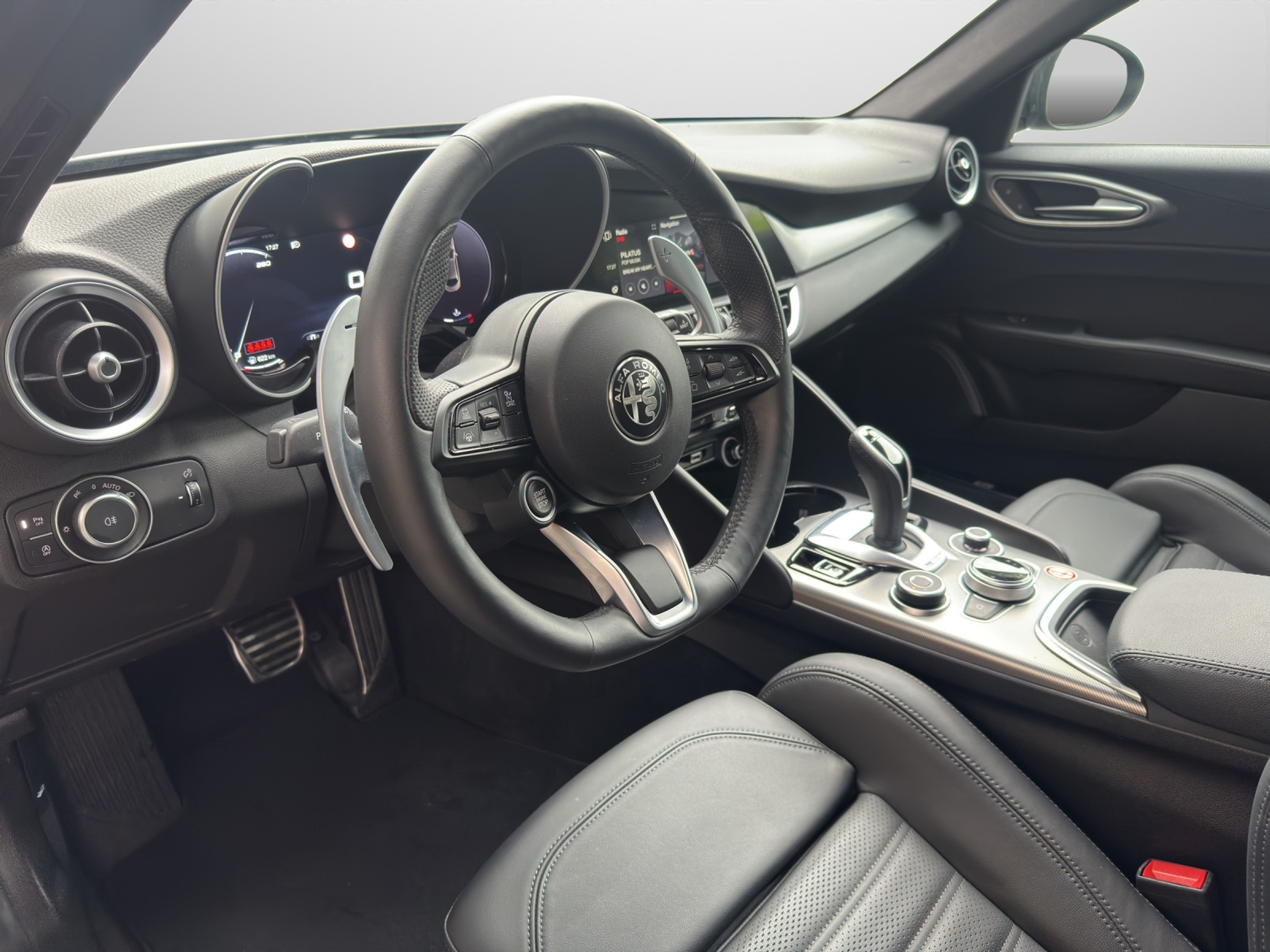 listing desktop thumbnail image 4