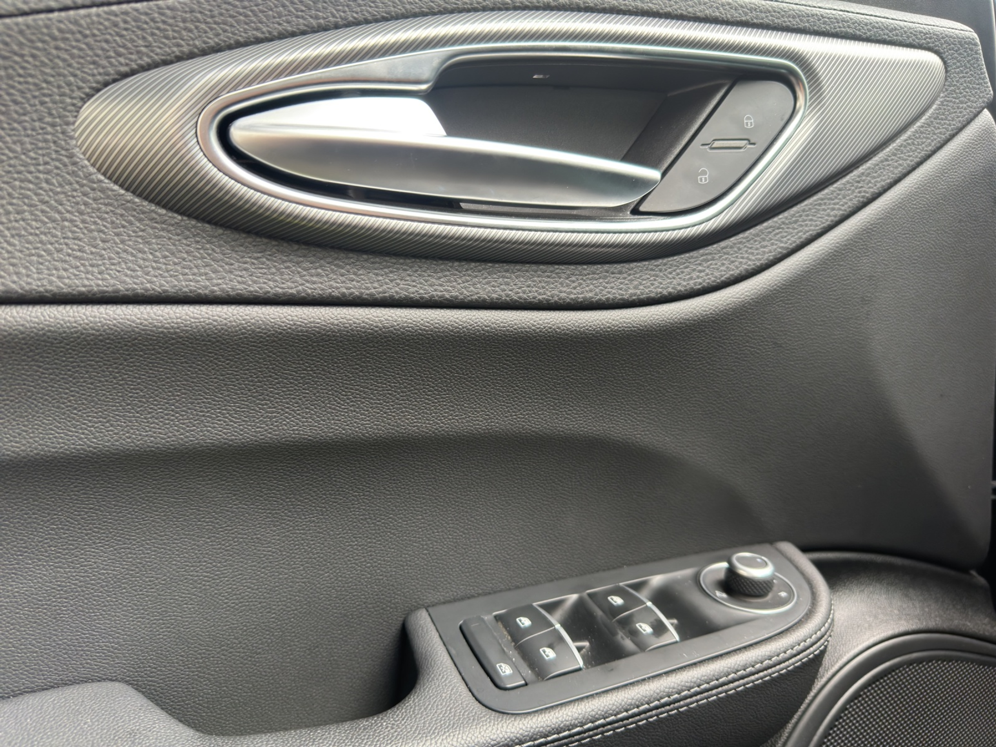 listing desktop thumbnail image 12