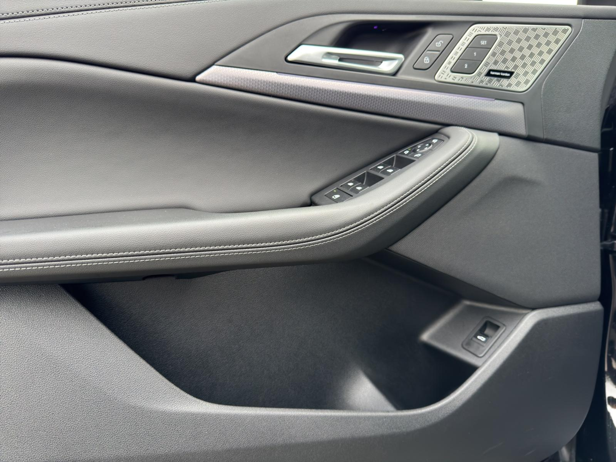 listing desktop thumbnail image 18