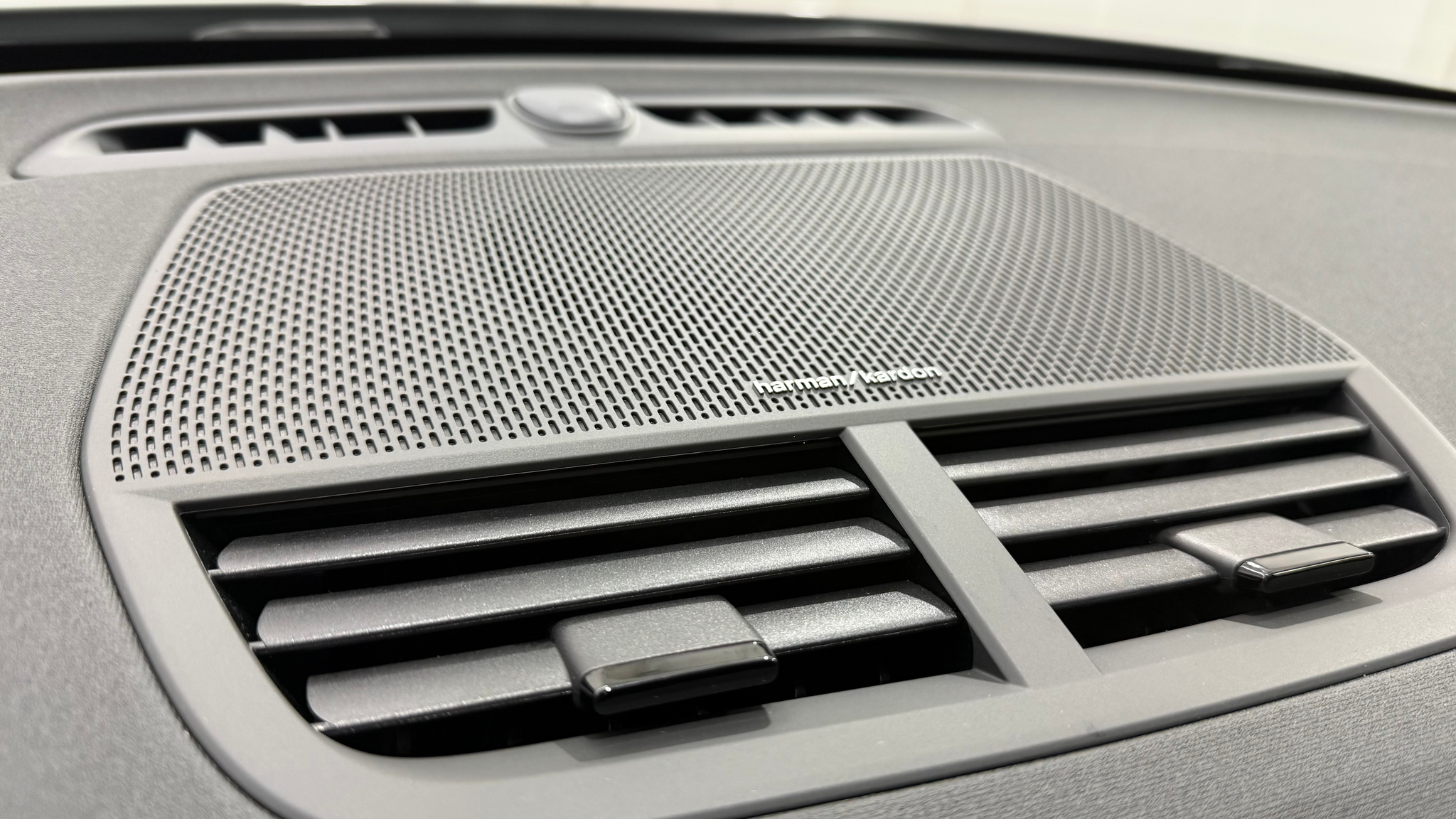 listing desktop thumbnail image 13