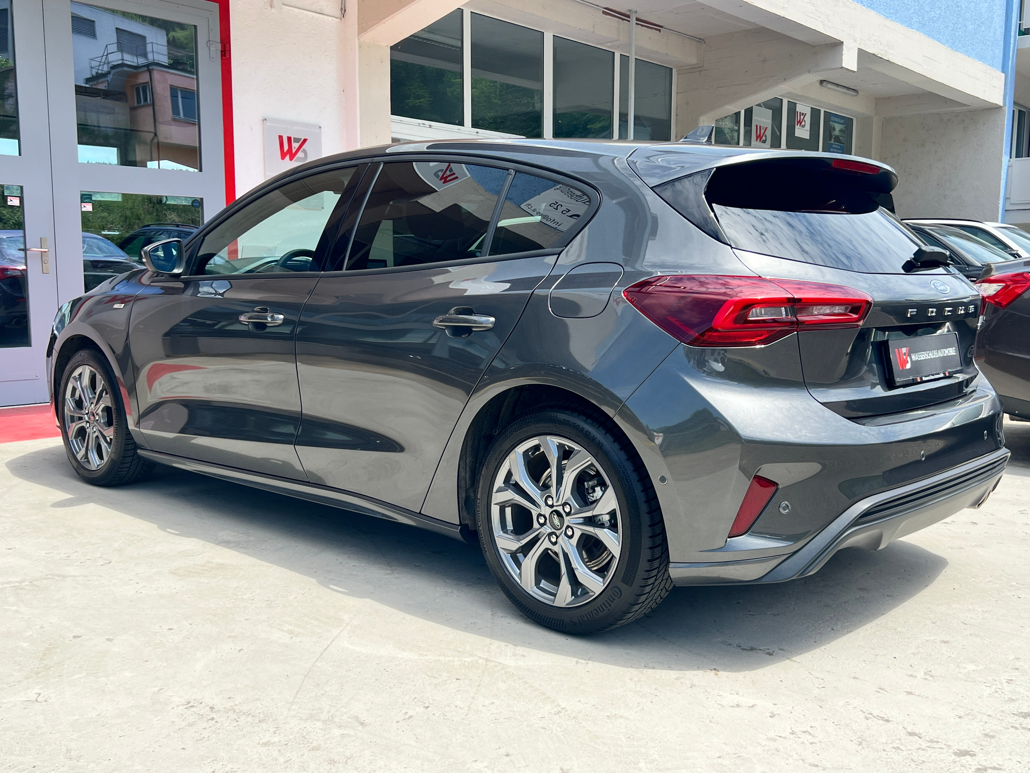 listing desktop thumbnail image 4