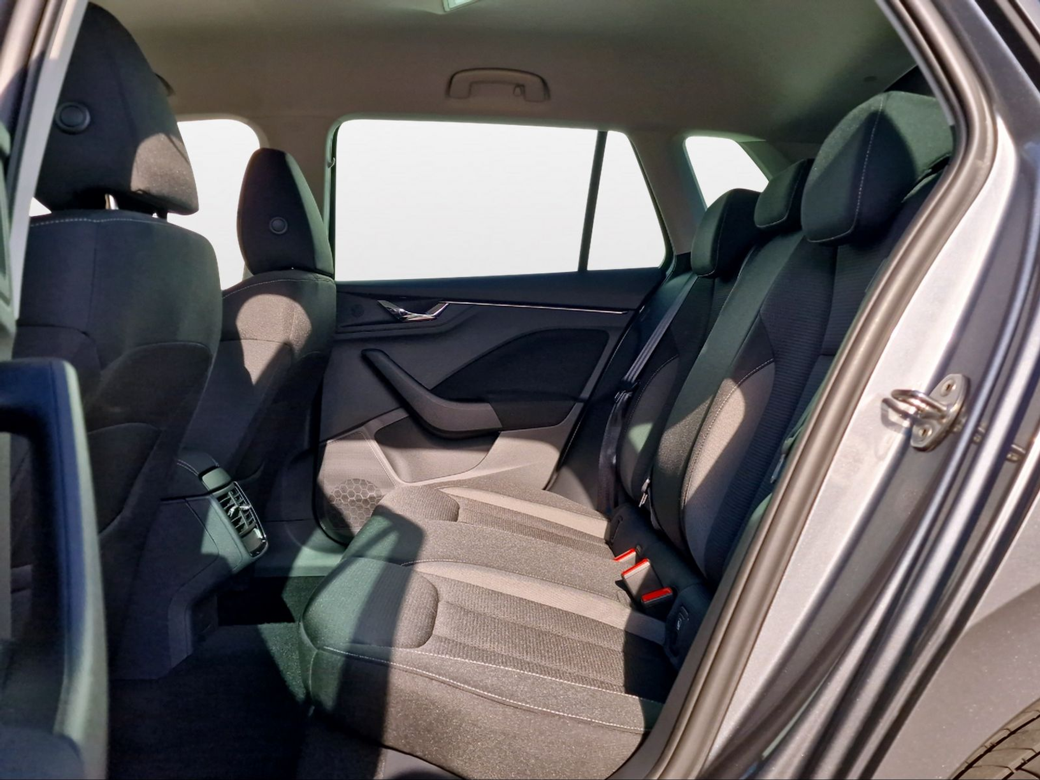 listing desktop thumbnail image 10