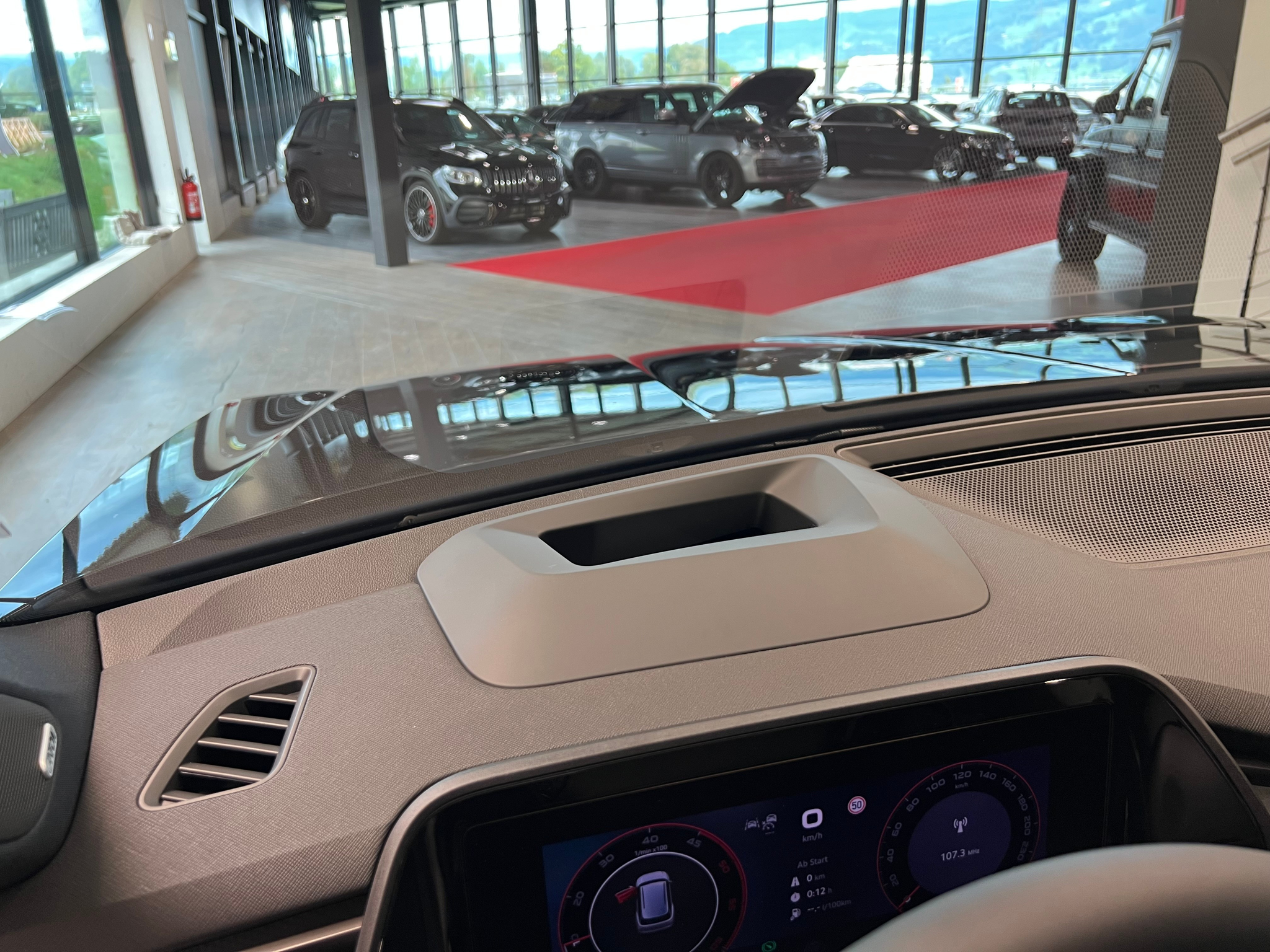 listing desktop thumbnail image 28