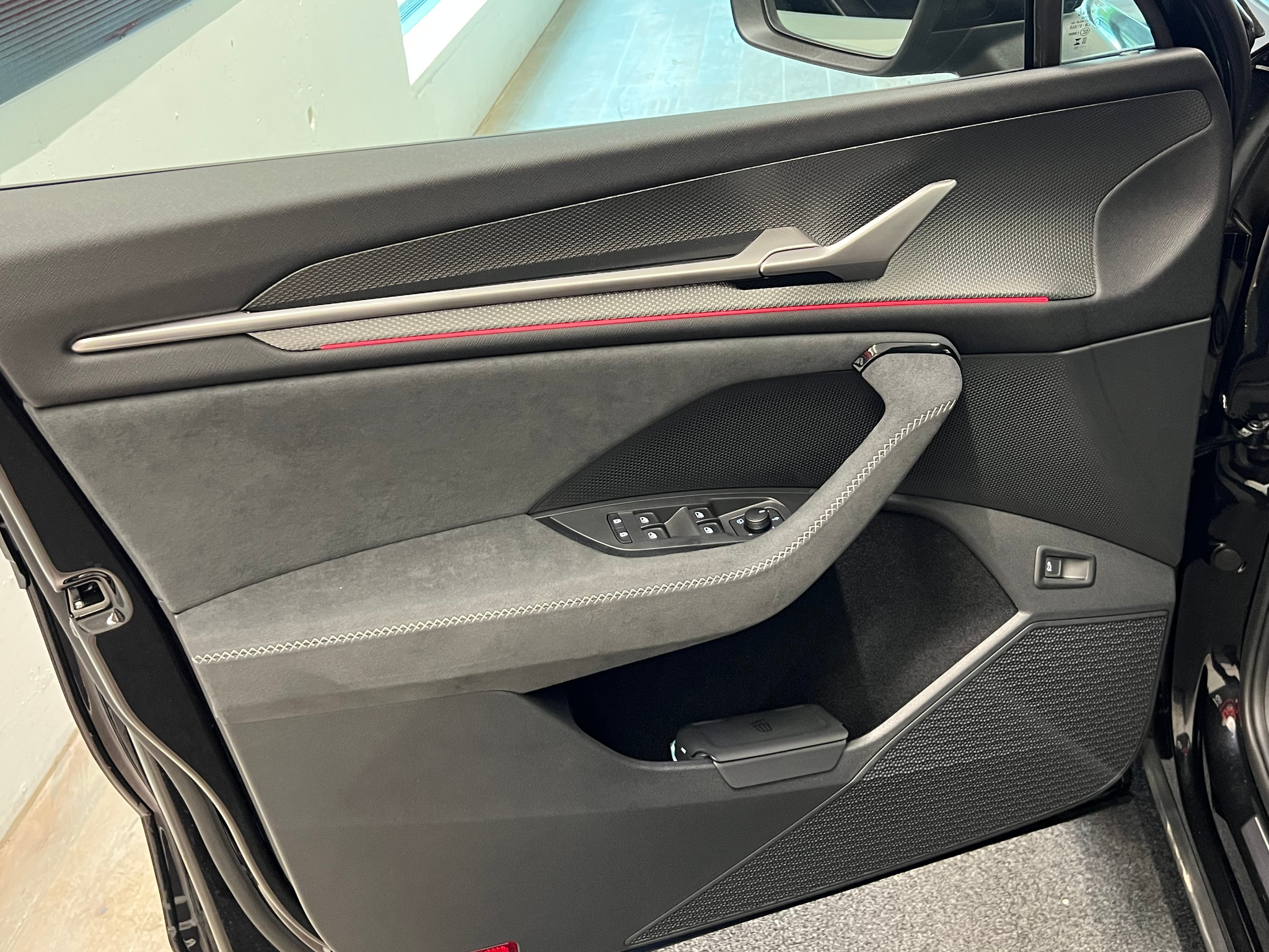 listing desktop thumbnail image 12