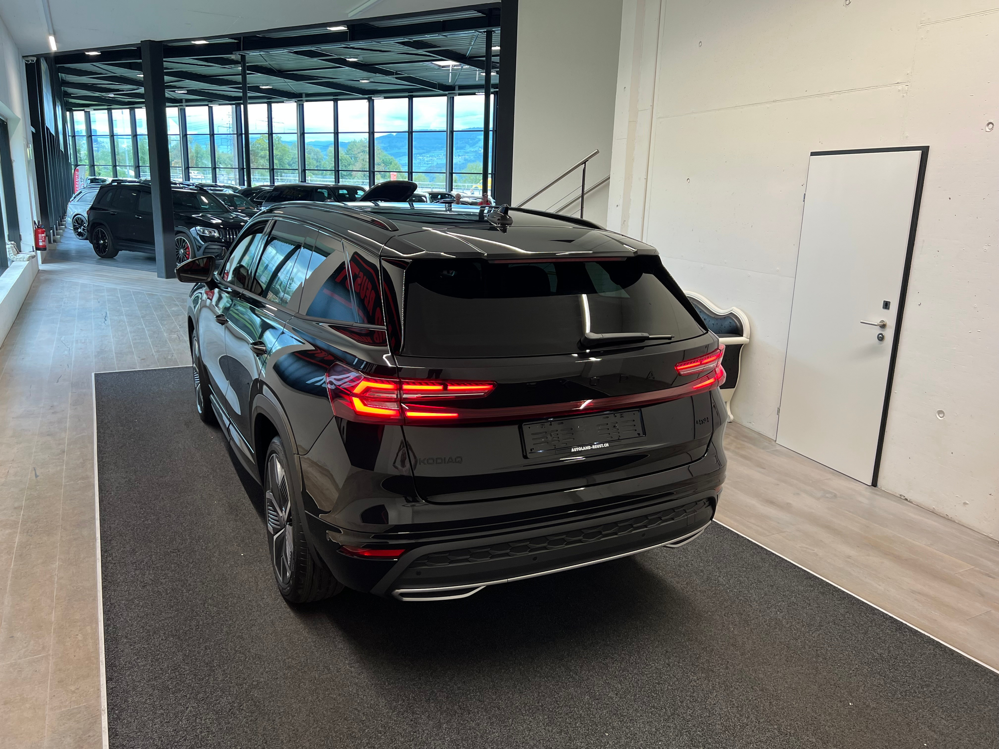 listing desktop thumbnail image 8