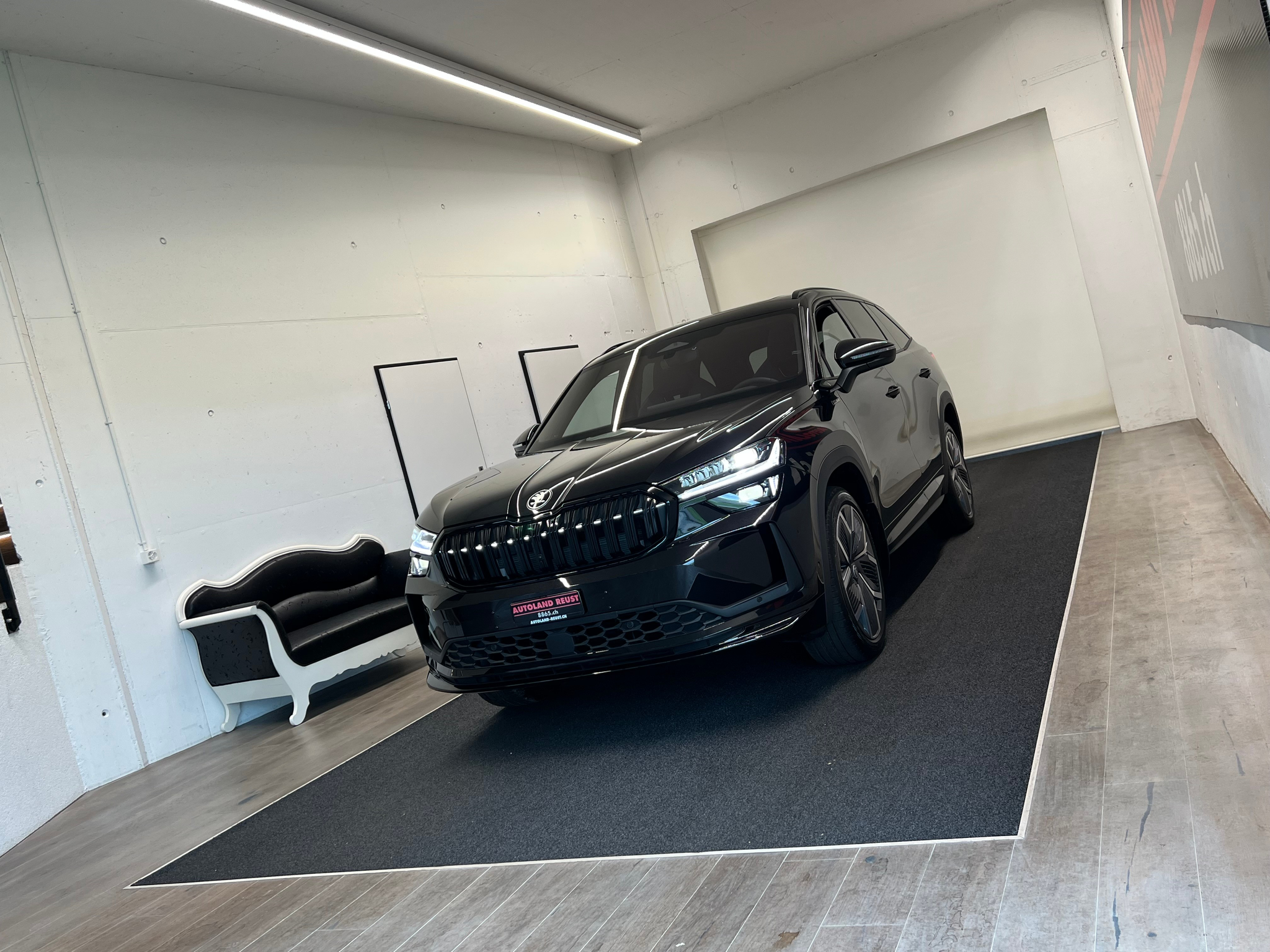 listing desktop thumbnail image 2