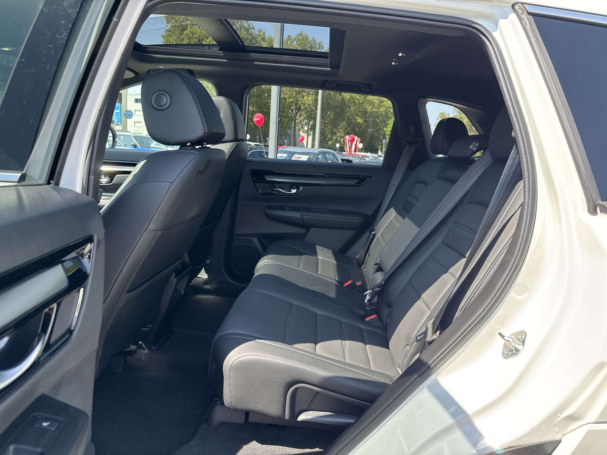 listing desktop thumbnail image 6