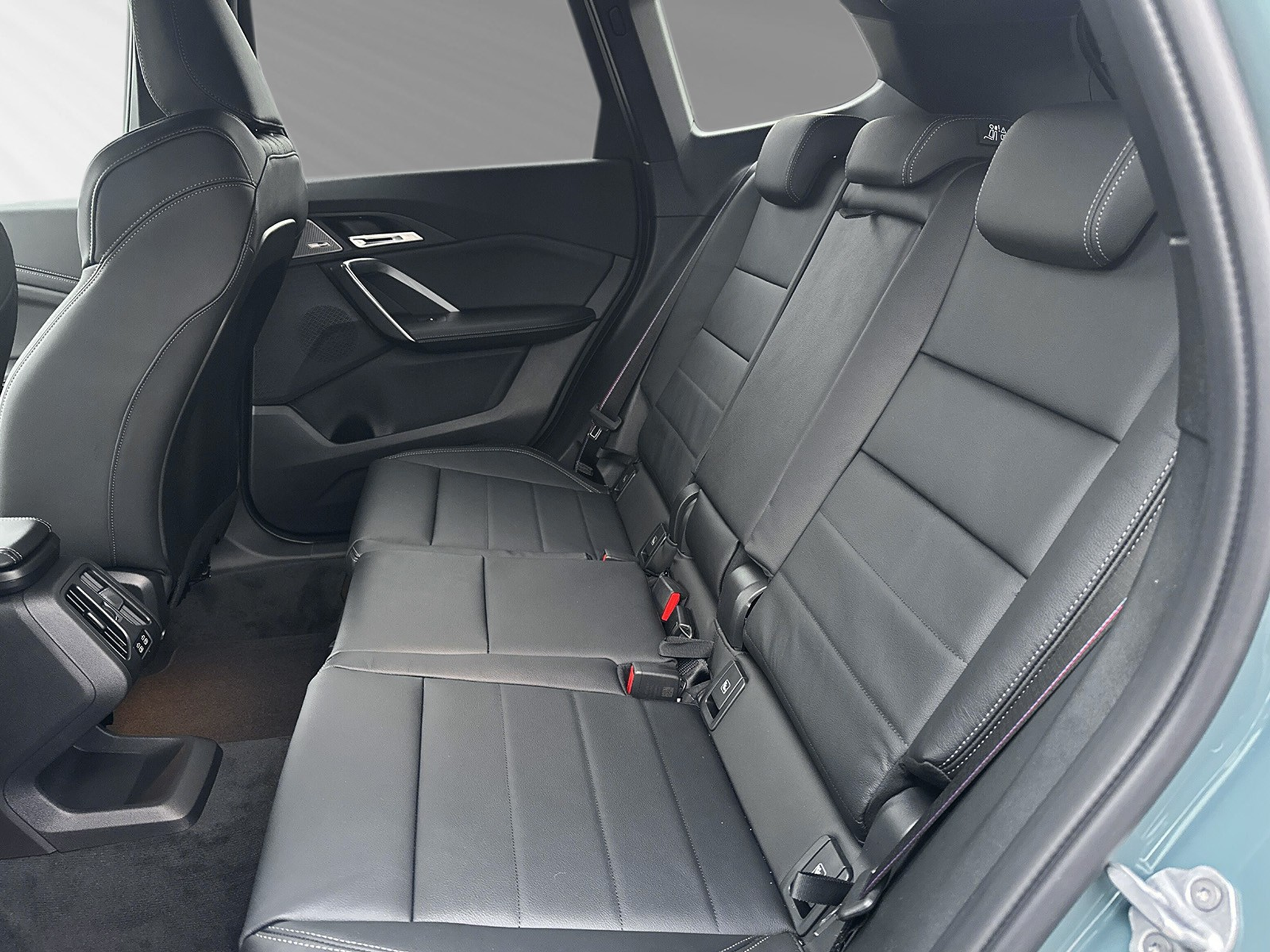 listing desktop thumbnail image 5