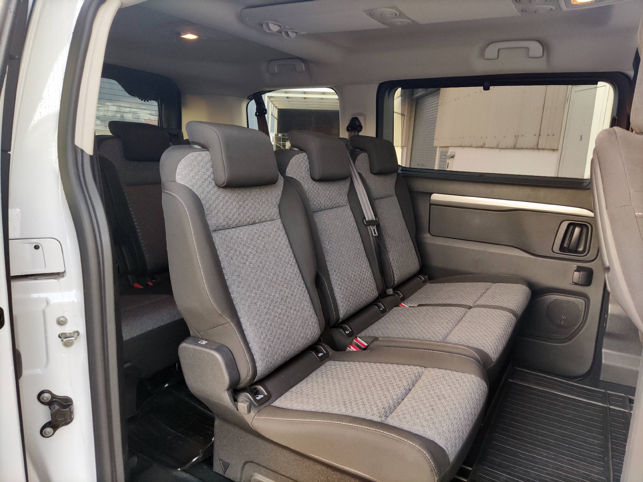 listing desktop thumbnail image 10