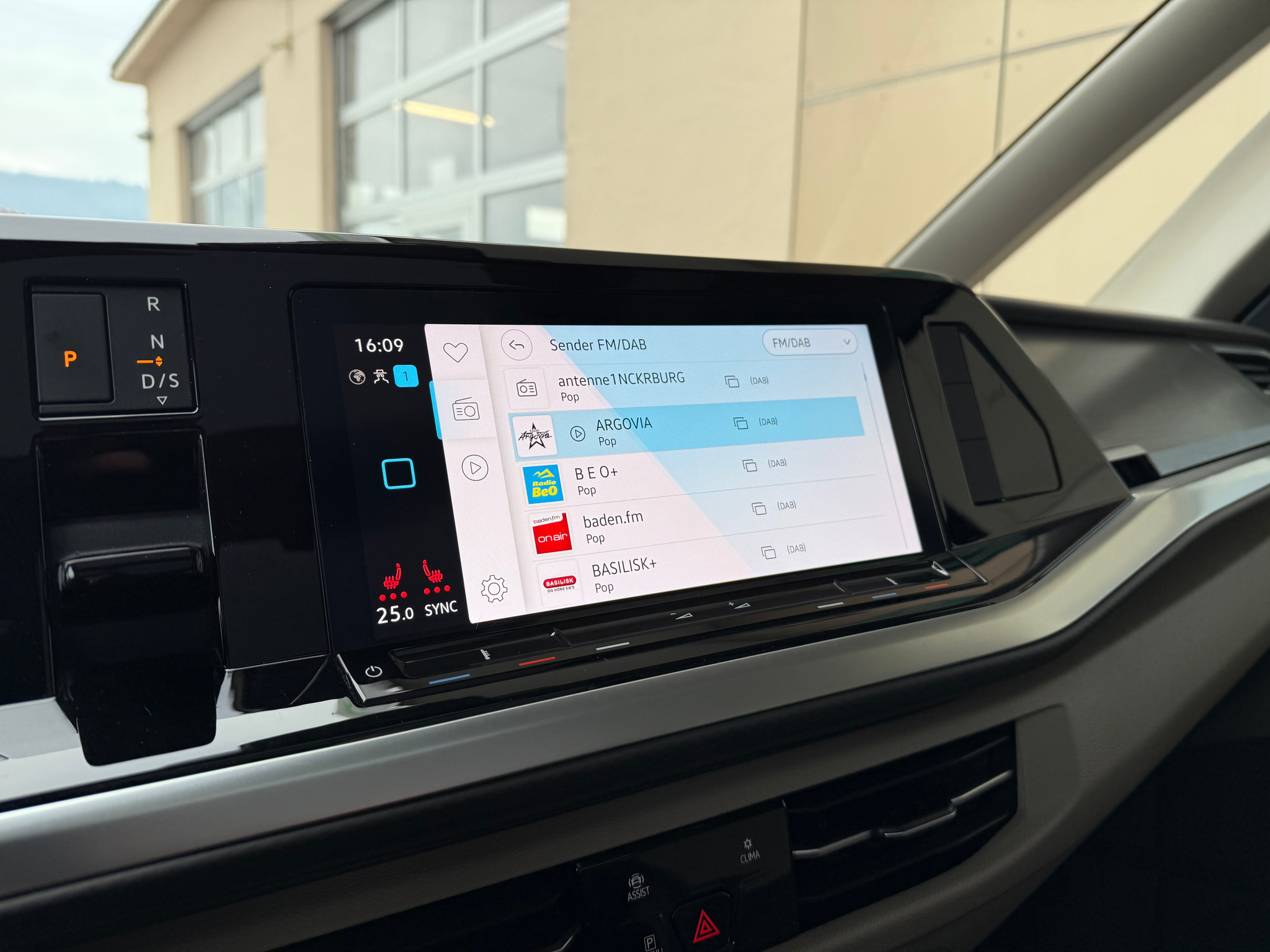 listing desktop thumbnail image 17