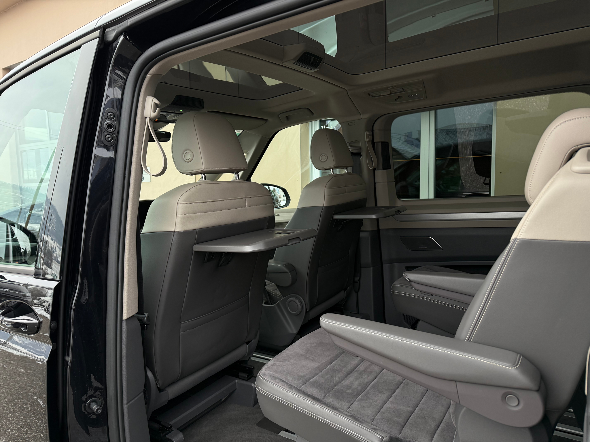 listing desktop thumbnail image 25