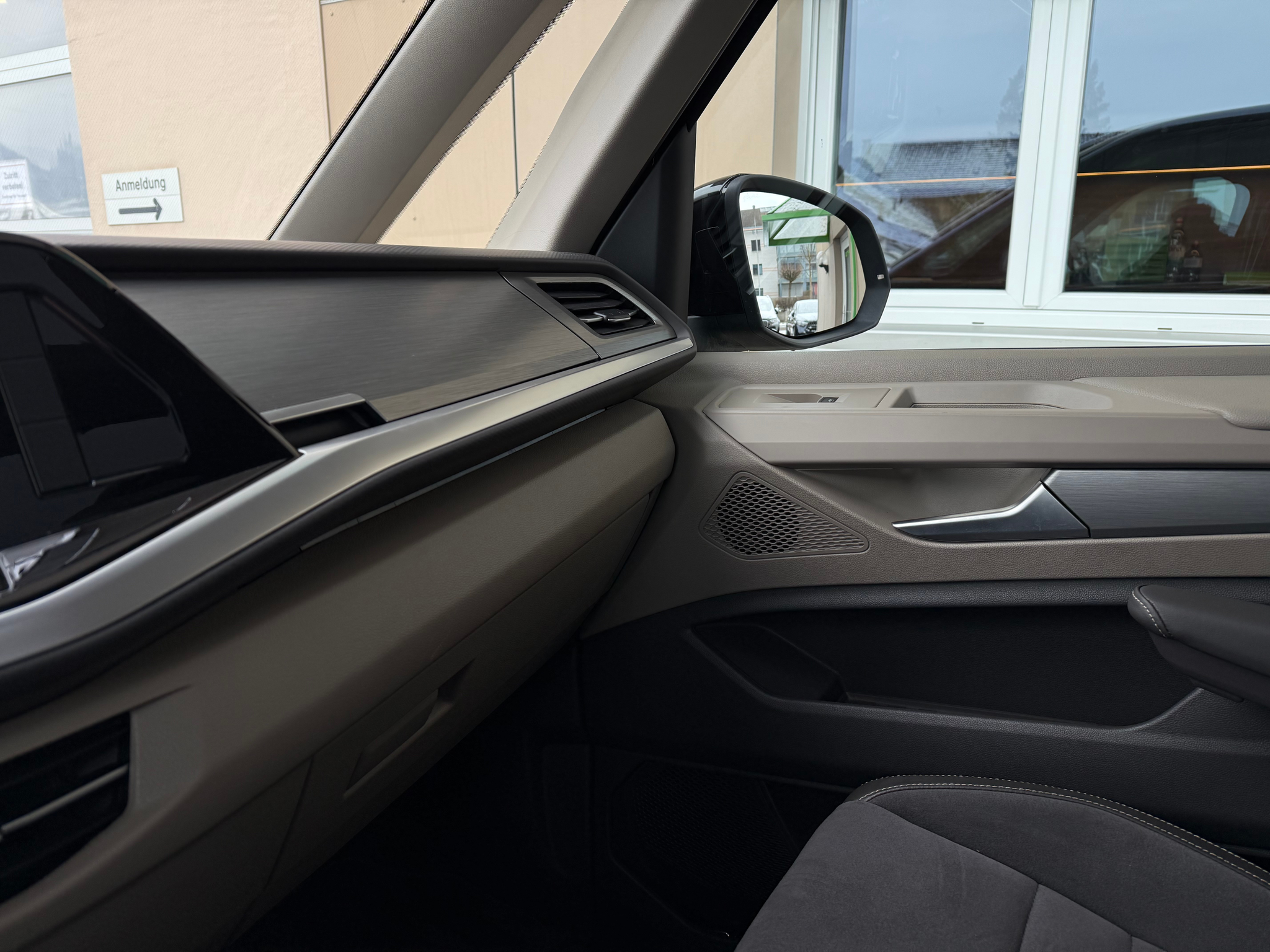 listing desktop thumbnail image 23