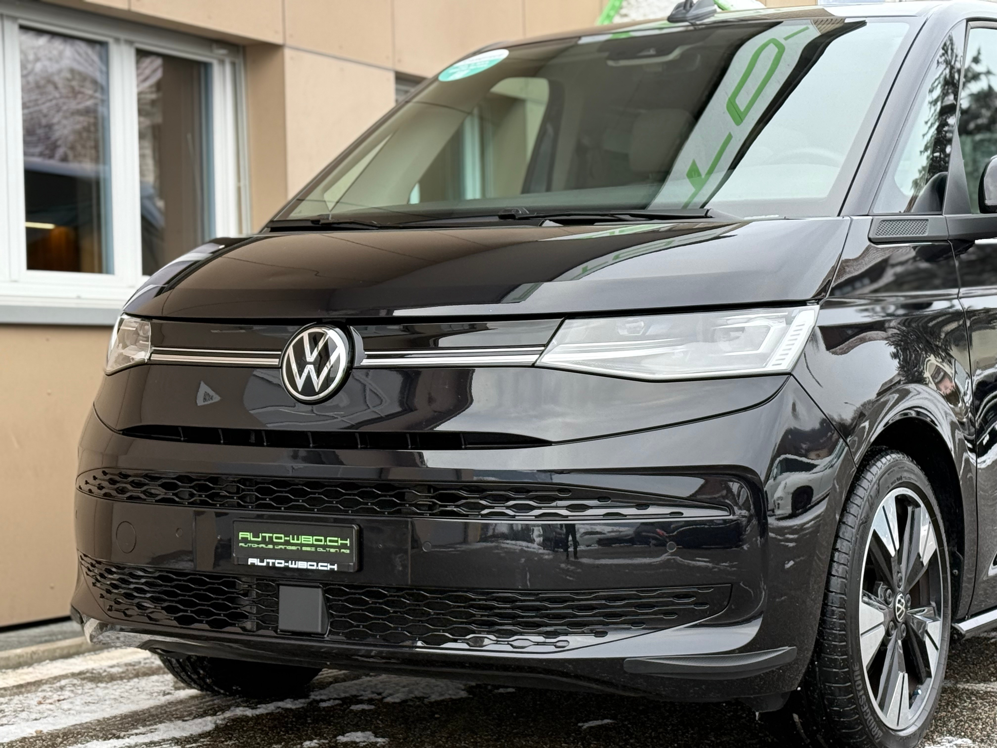 listing desktop thumbnail image 9