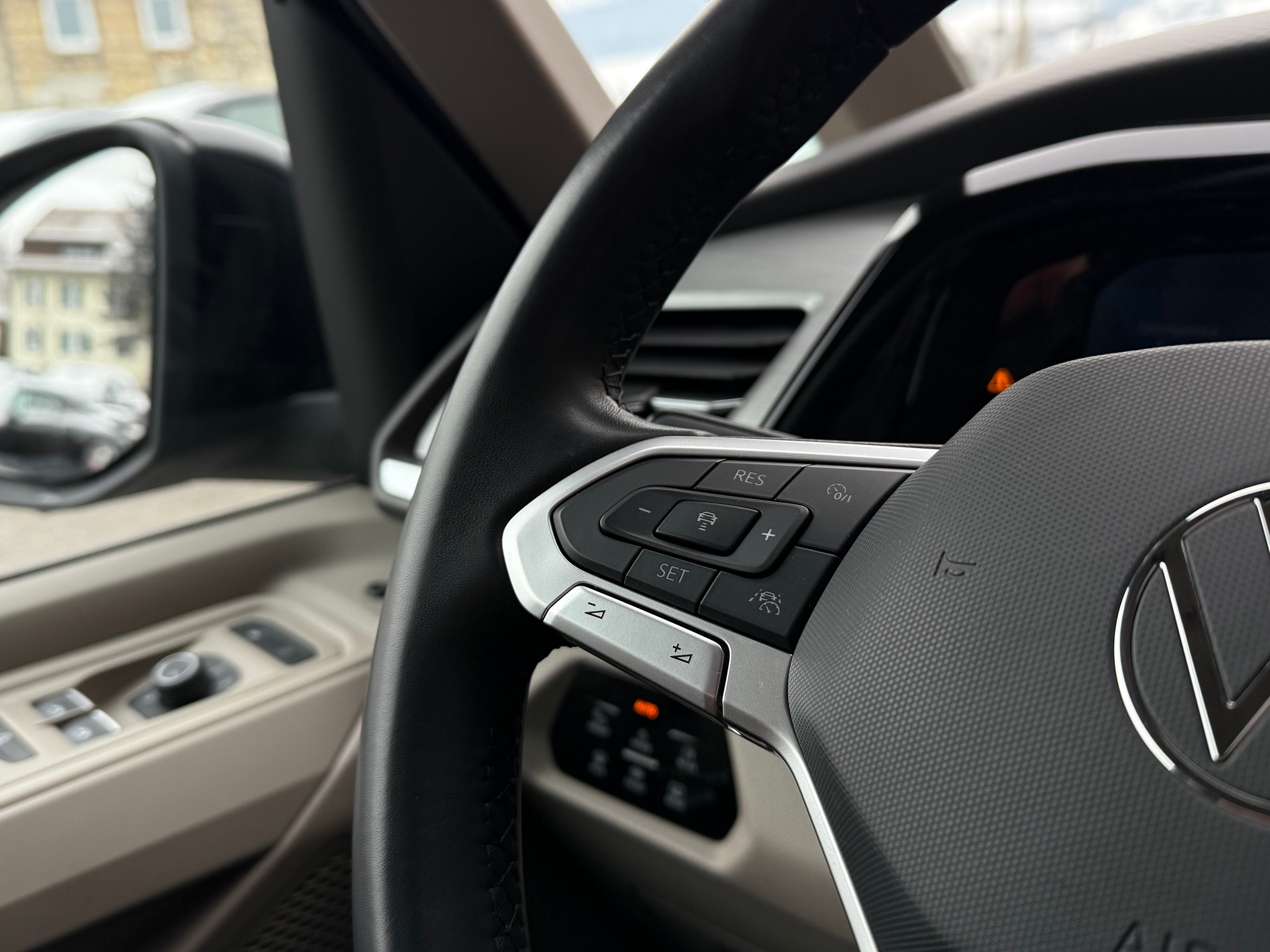 listing desktop thumbnail image 22