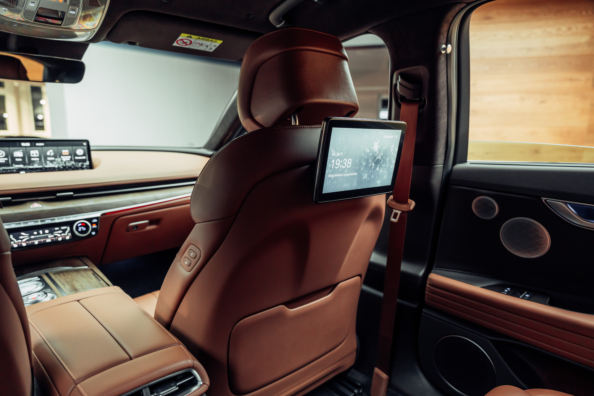 listing desktop thumbnail image 16