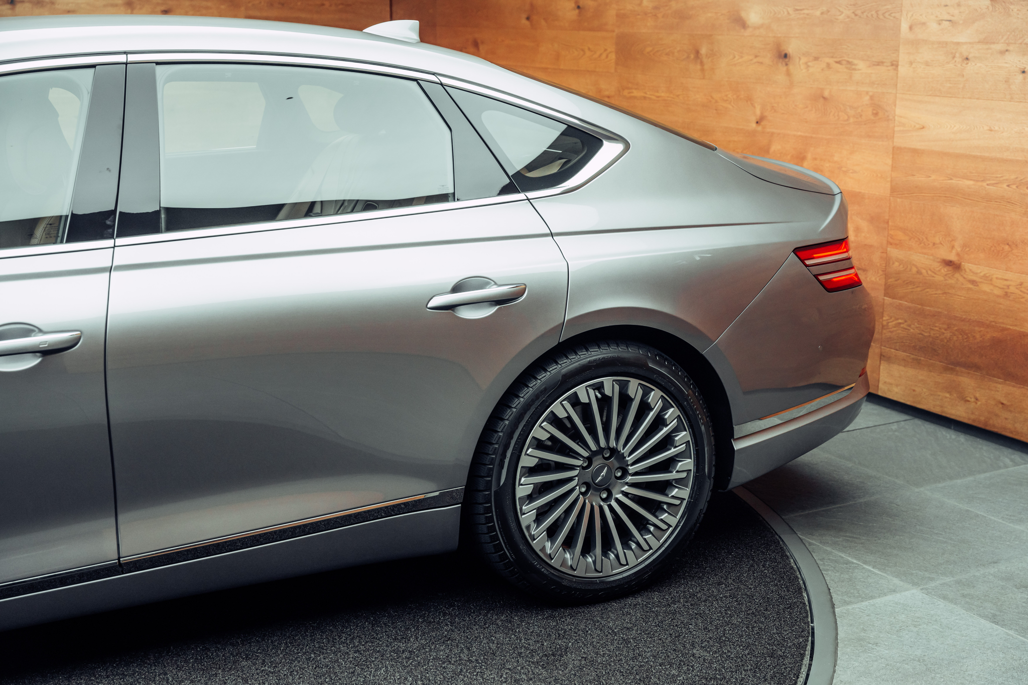 listing desktop thumbnail image 18