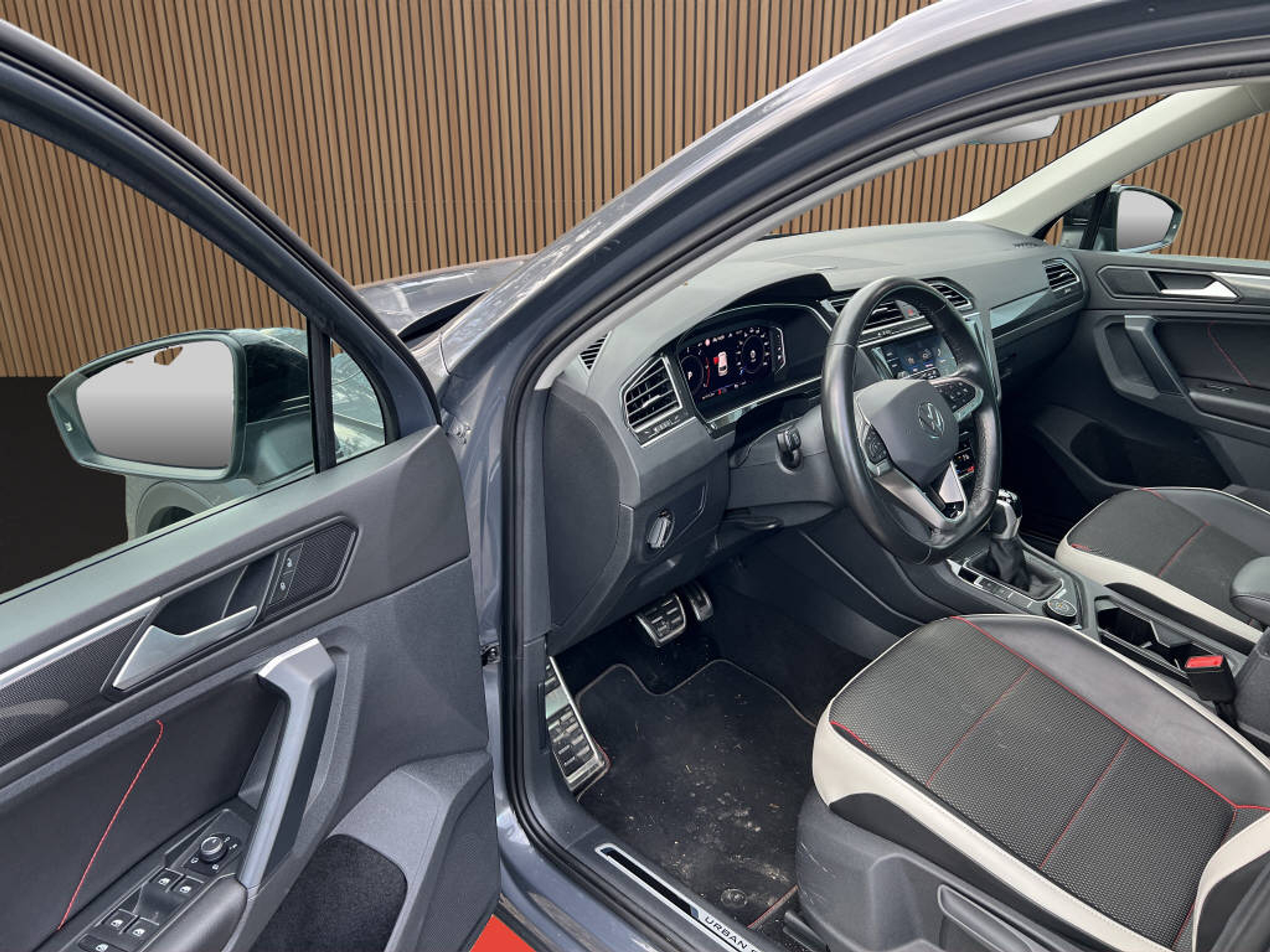 listing desktop thumbnail image 18