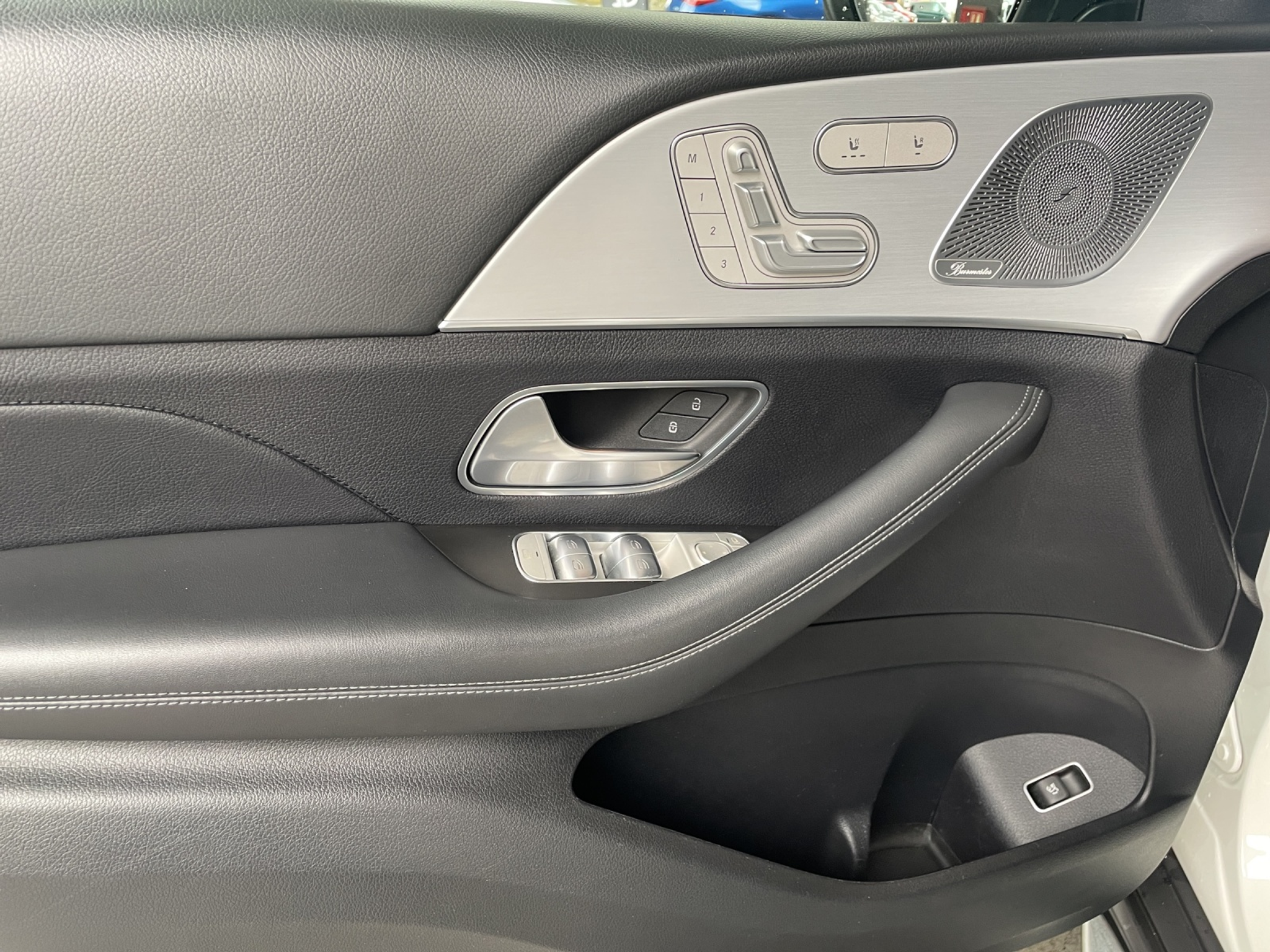 listing desktop thumbnail image 10