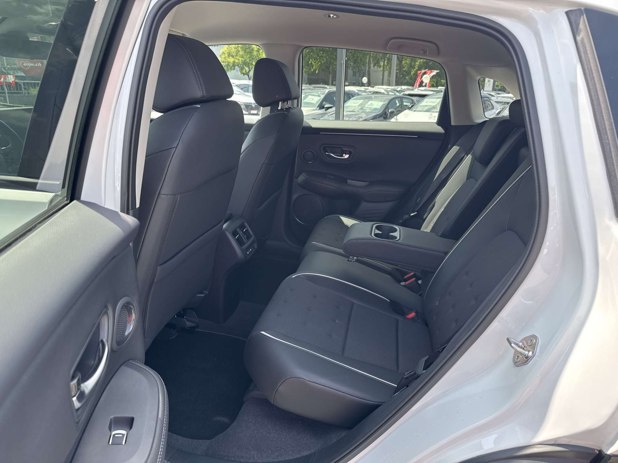 listing desktop thumbnail image 5